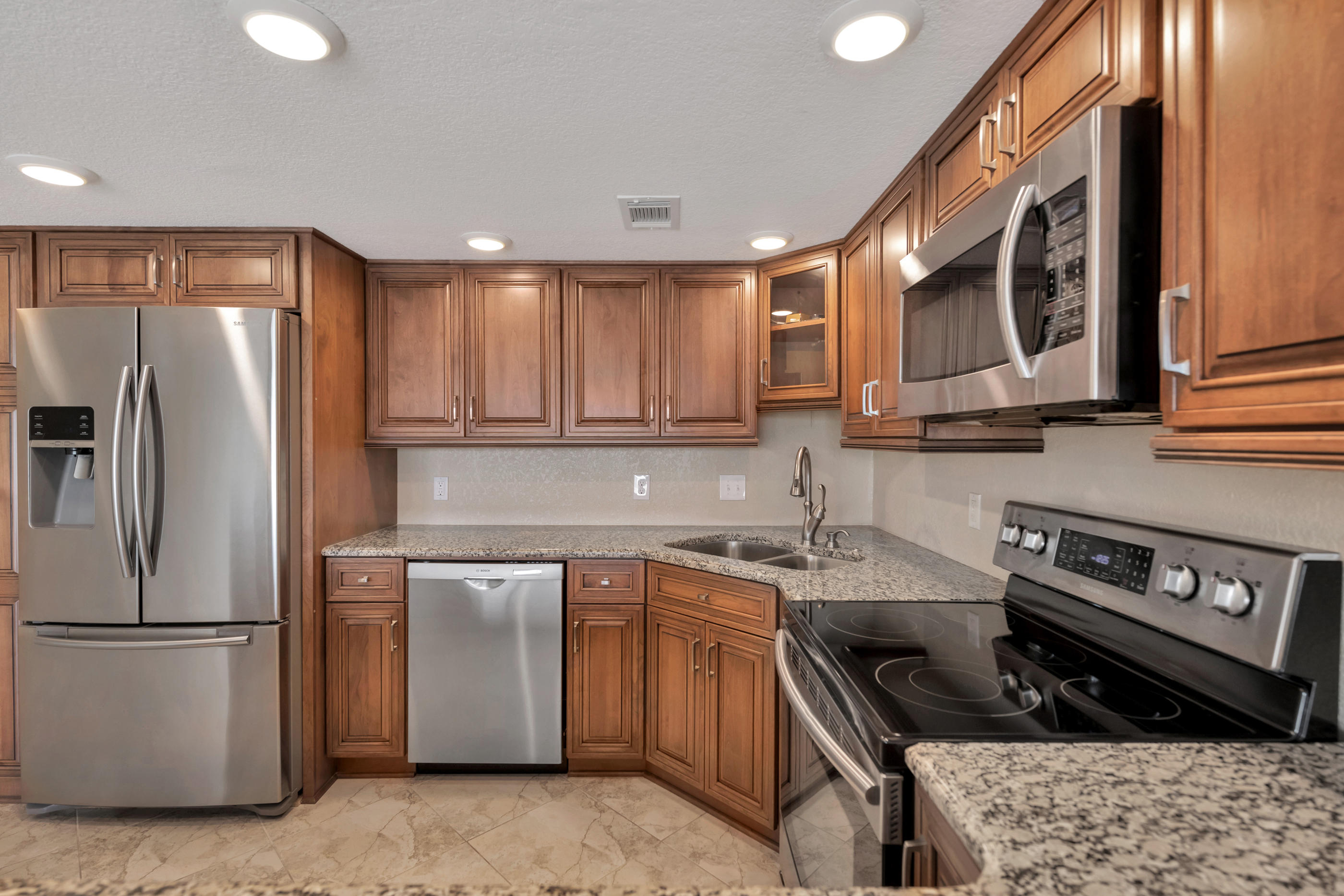 VALENCIA CONDO - Residential