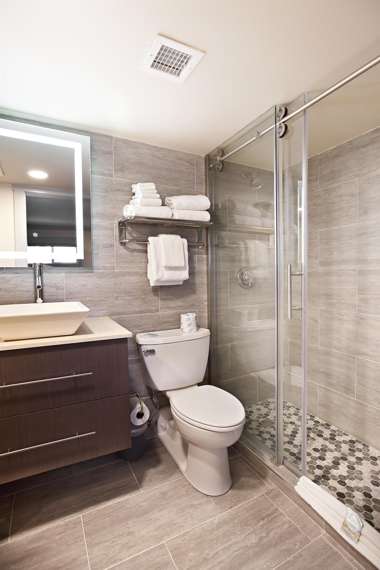 HOLIDAY SURF & RACQUET CLUB - Residential