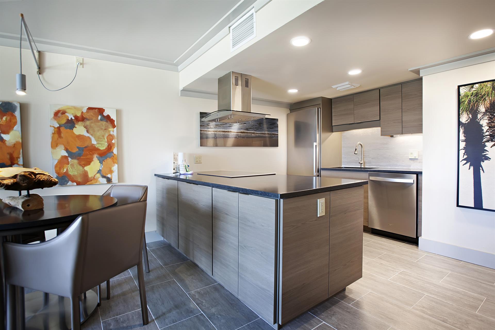 HOLIDAY SURF & RACQUET CLUB - Residential