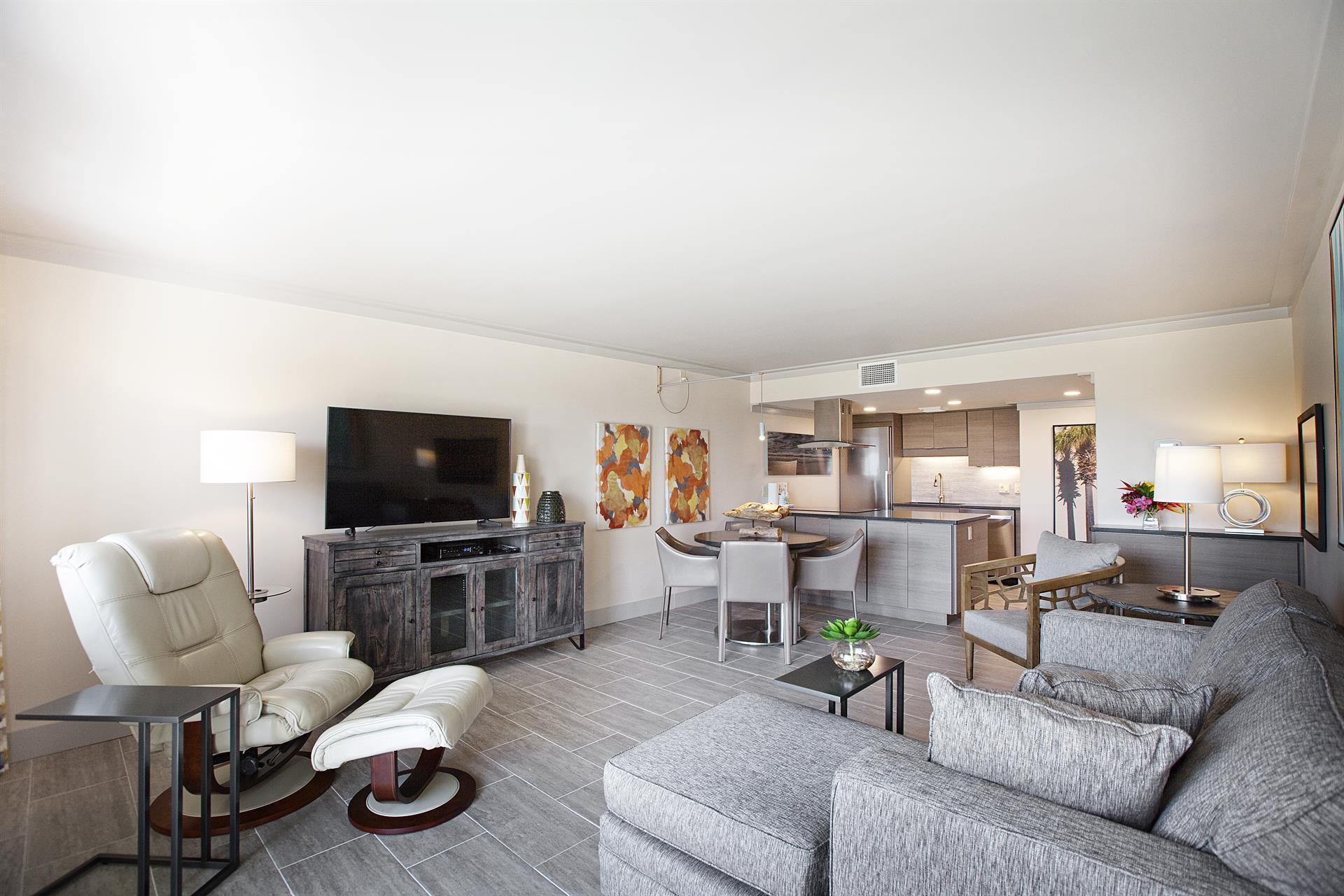 HOLIDAY SURF & RACQUET CLUB - Residential