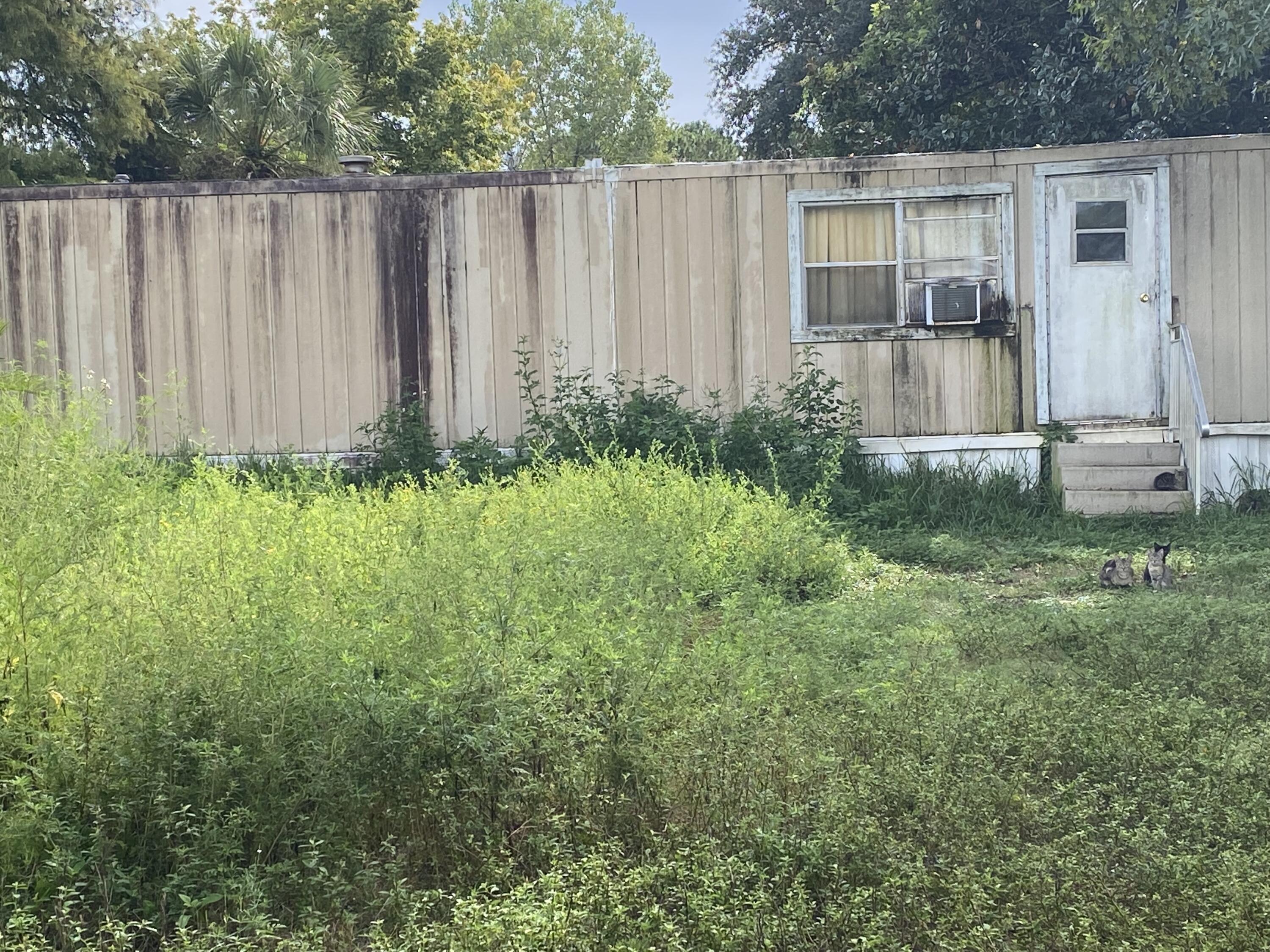 METES & BOUNDS - Land