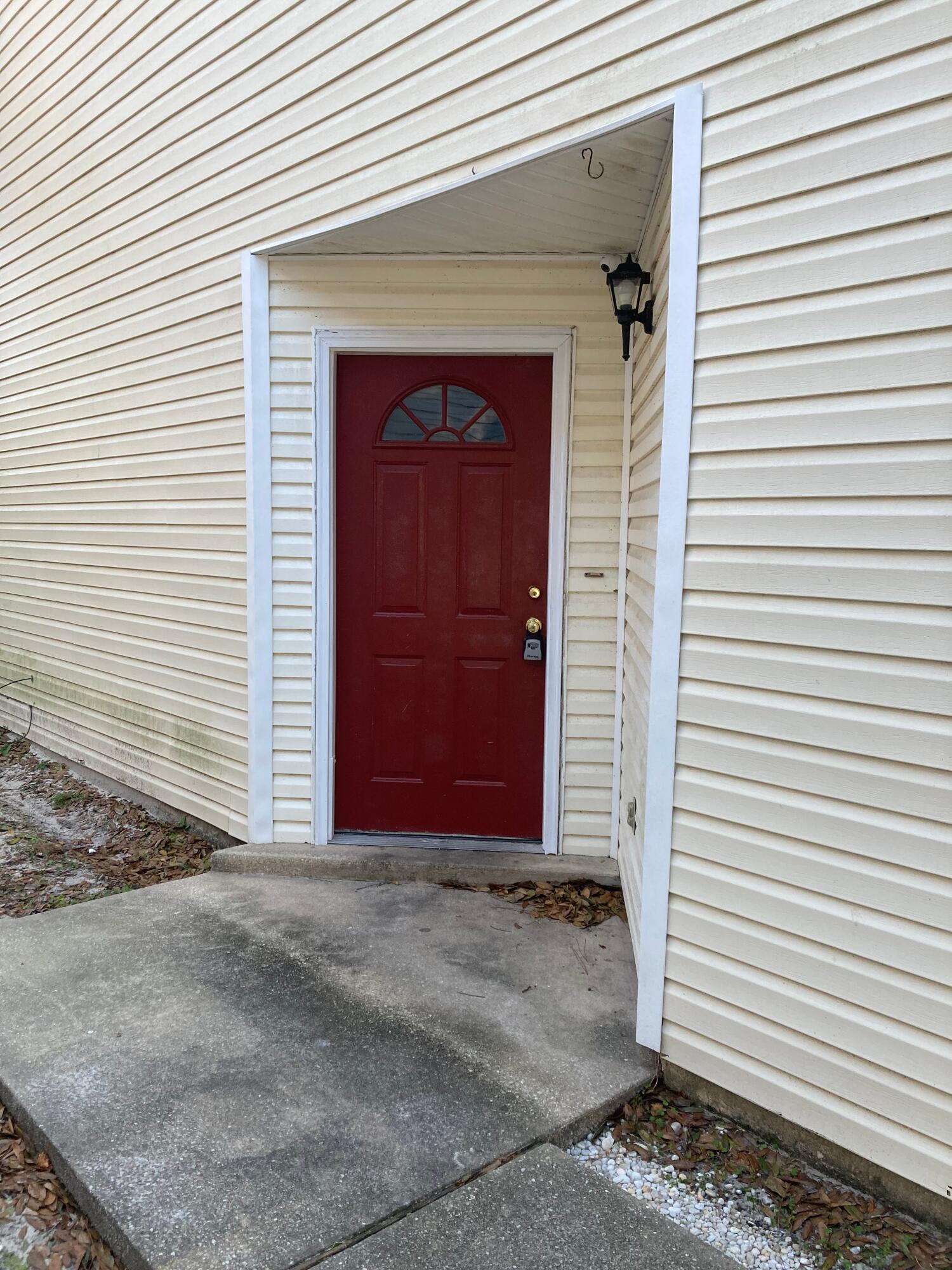 LLOYDS CRESCENT - Residential Lease