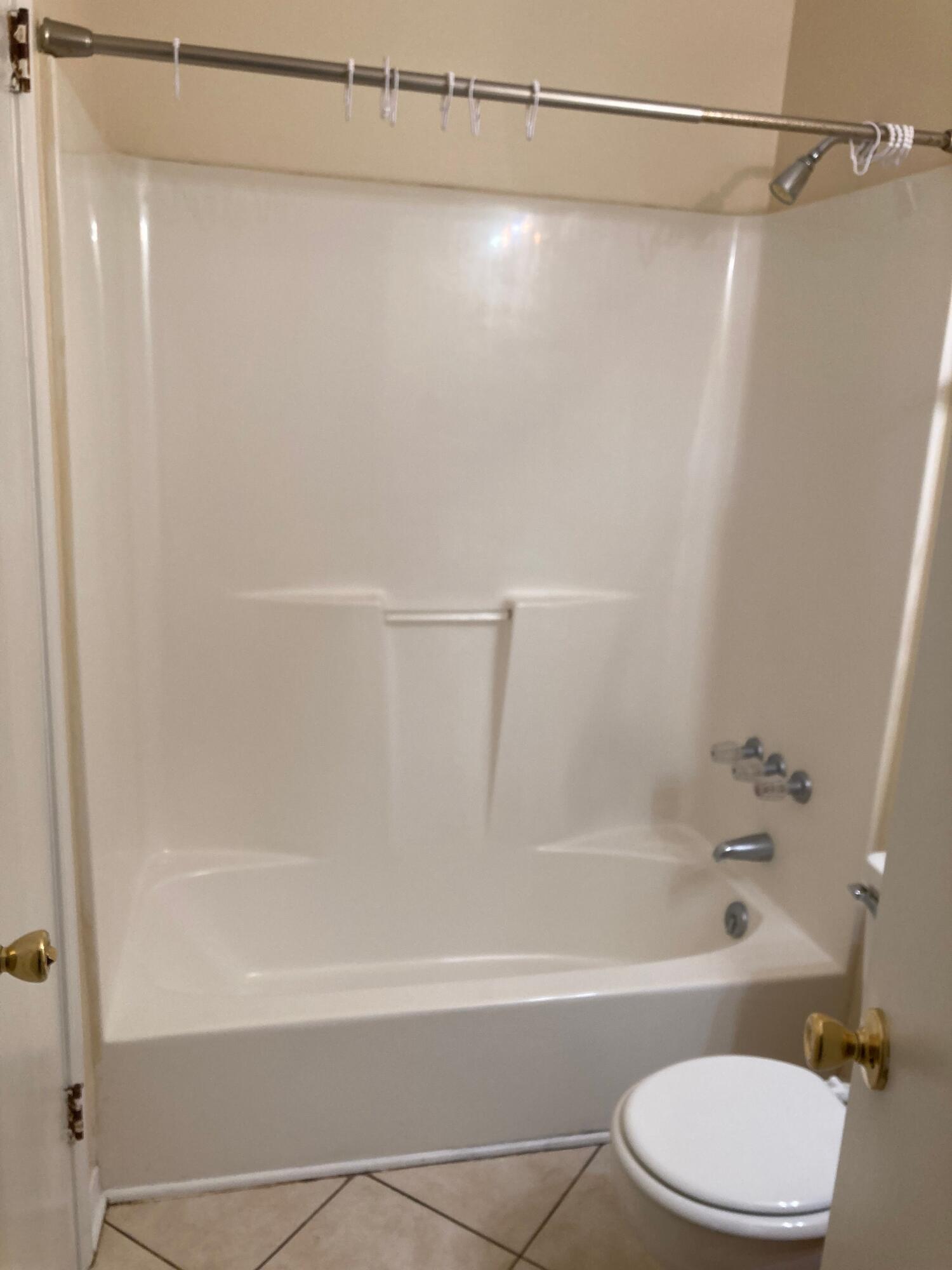 LLOYDS CRESCENT - Residential Lease