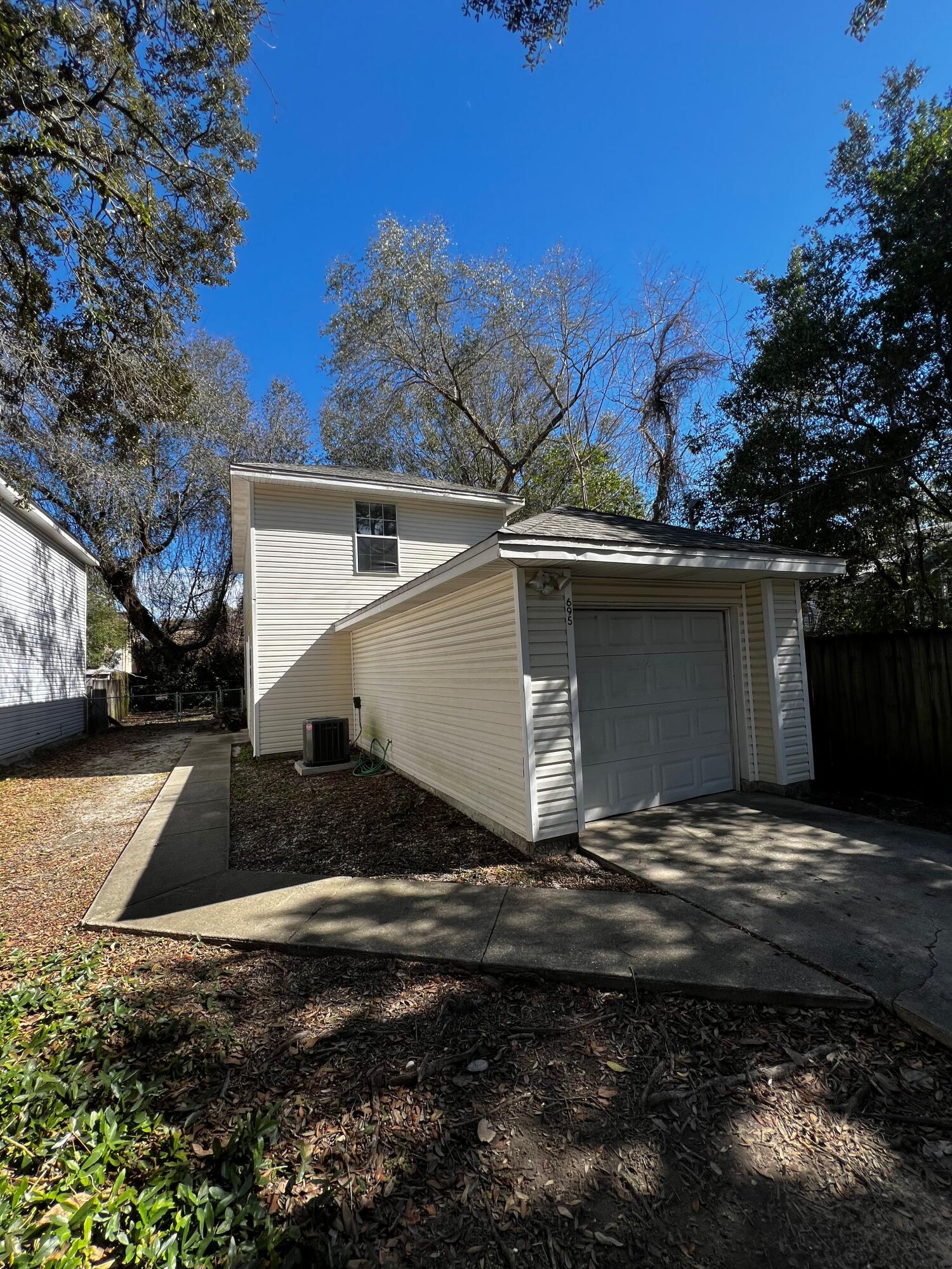 LLOYDS CRESCENT - Residential Lease