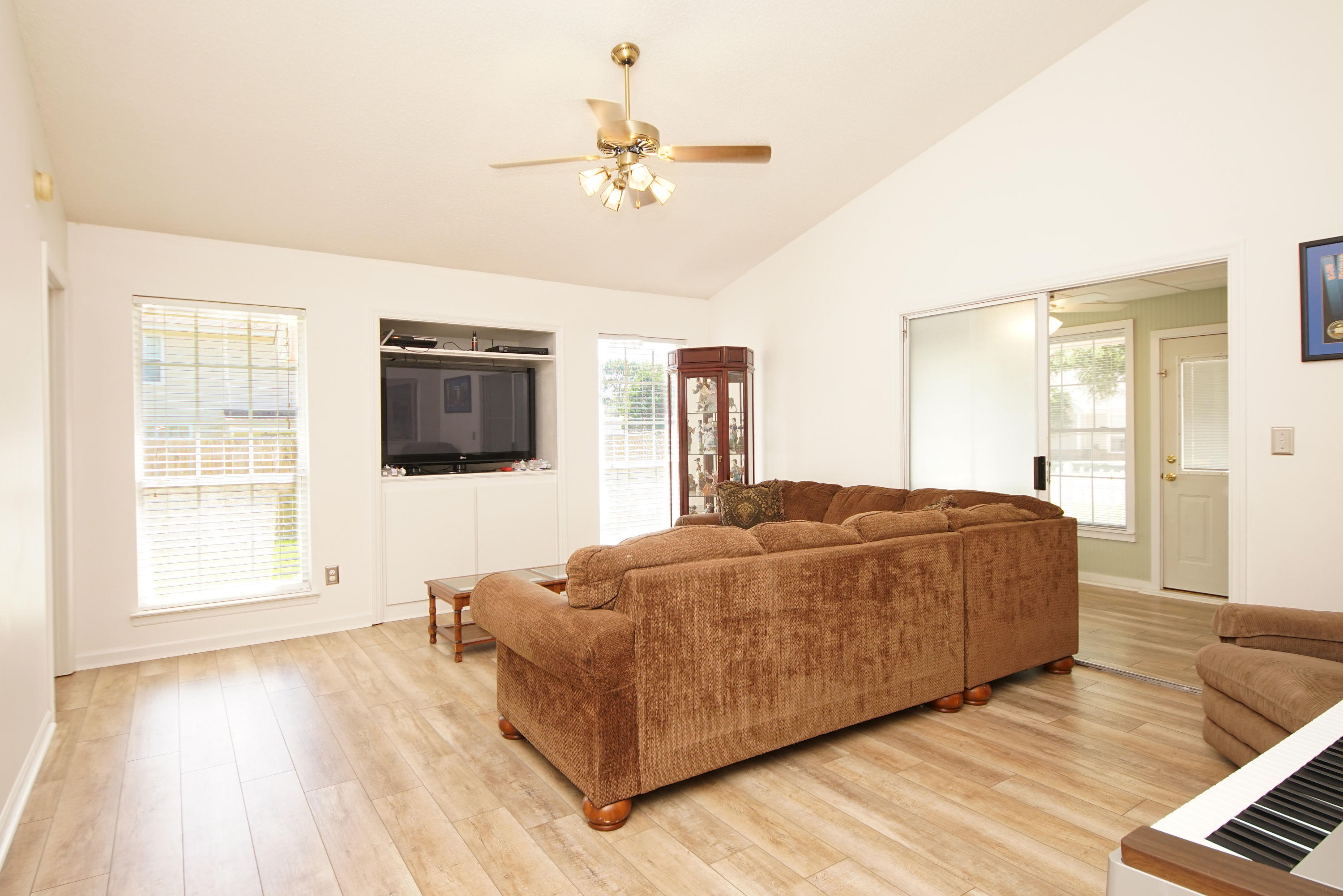 HOLLYROD PARK - Residential