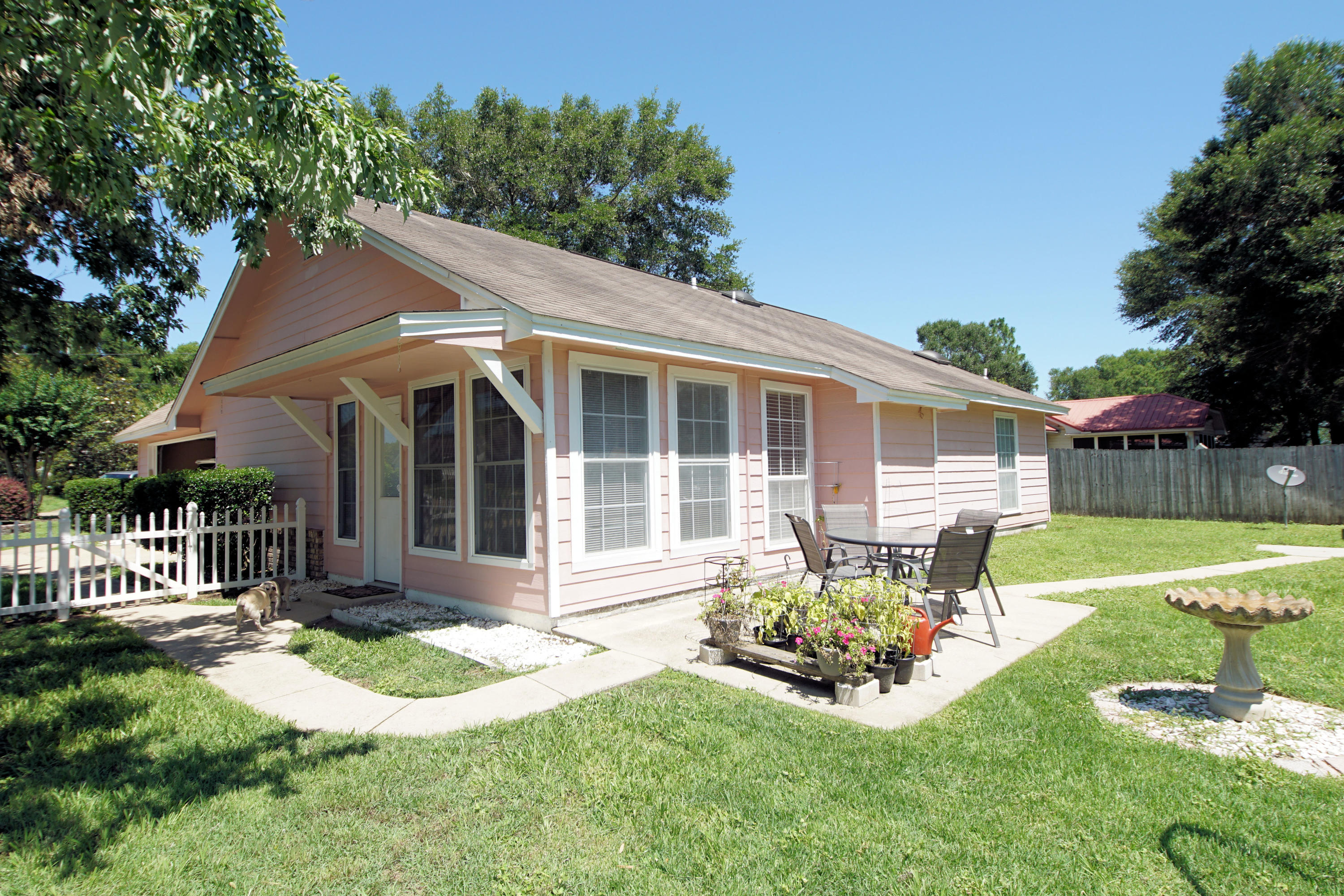 HOLLYROD PARK - Residential