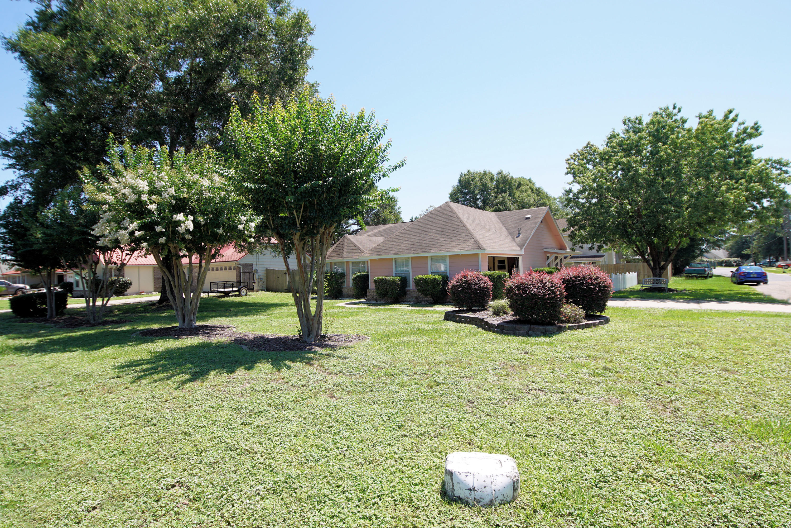 HOLLYROD PARK - Residential