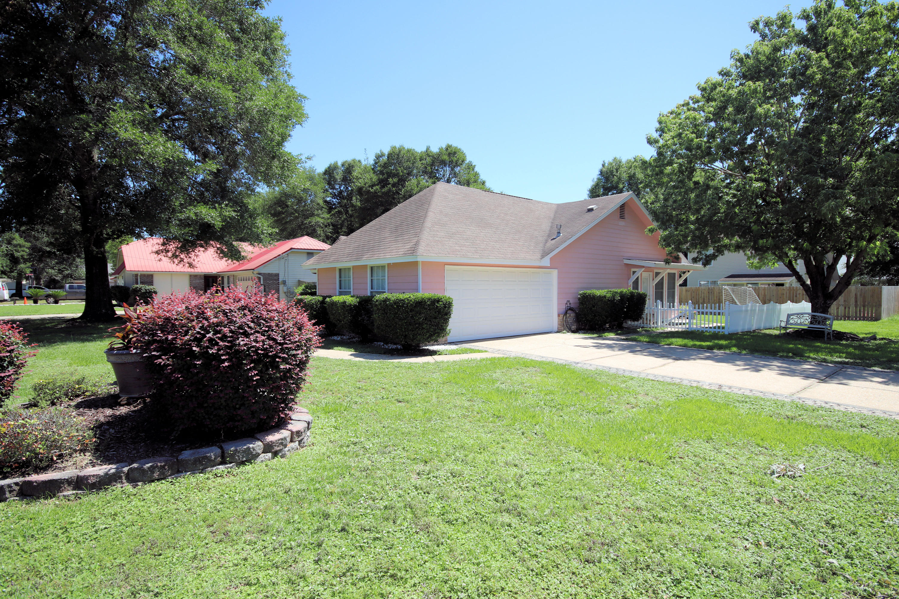 HOLLYROD PARK - Residential