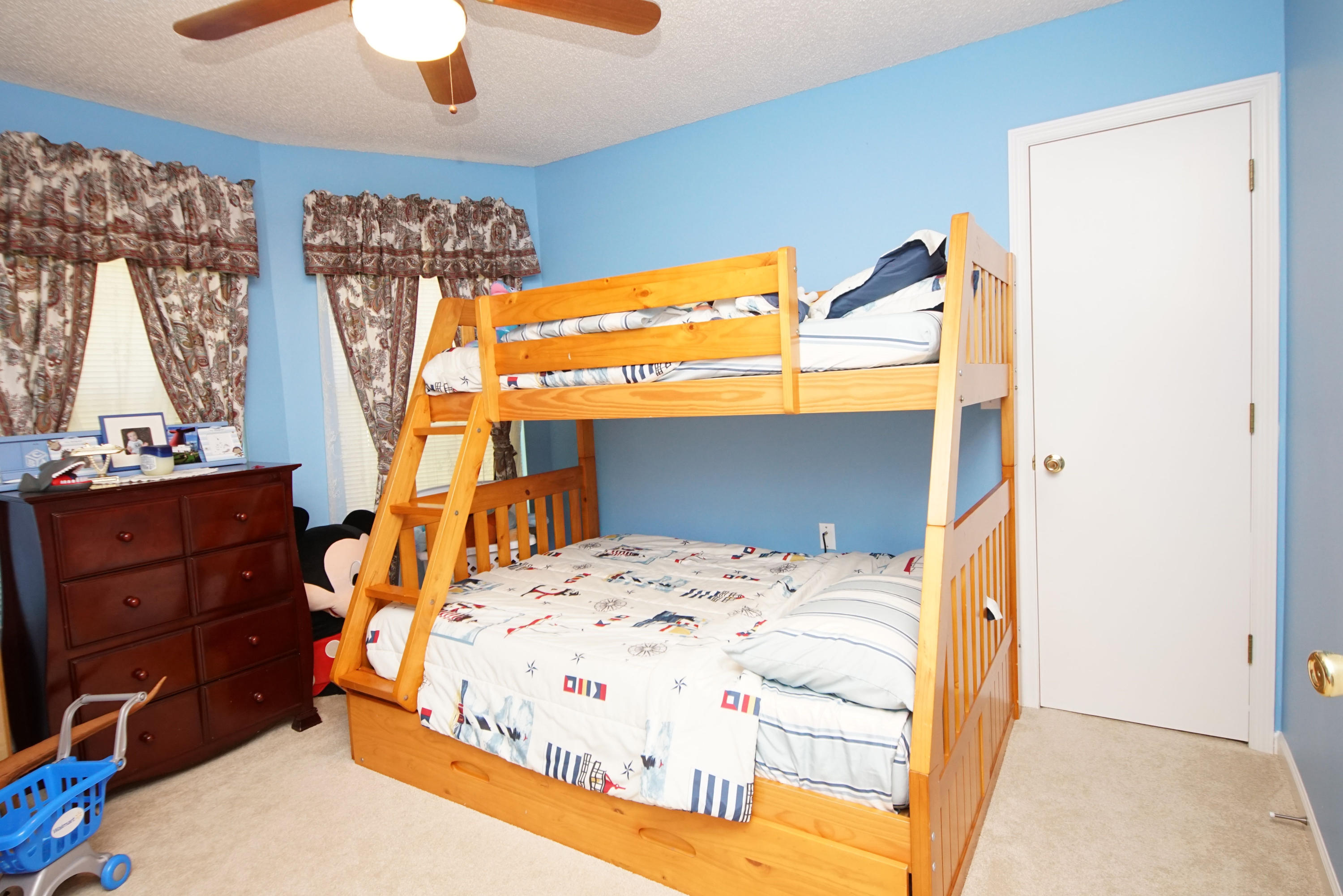 HOLLYROD PARK - Residential