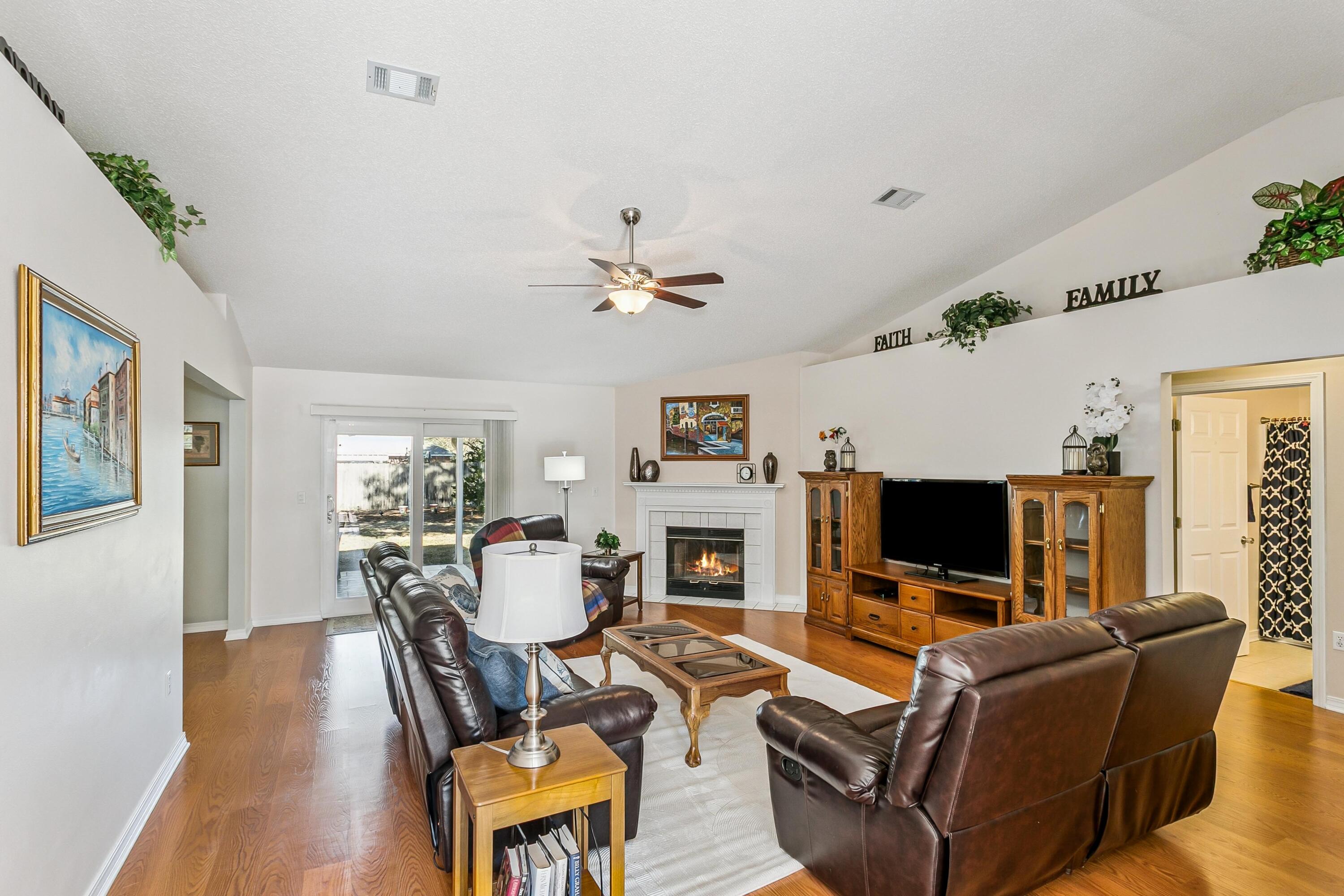 SOUTHMINSTER VILLAGE - Residential