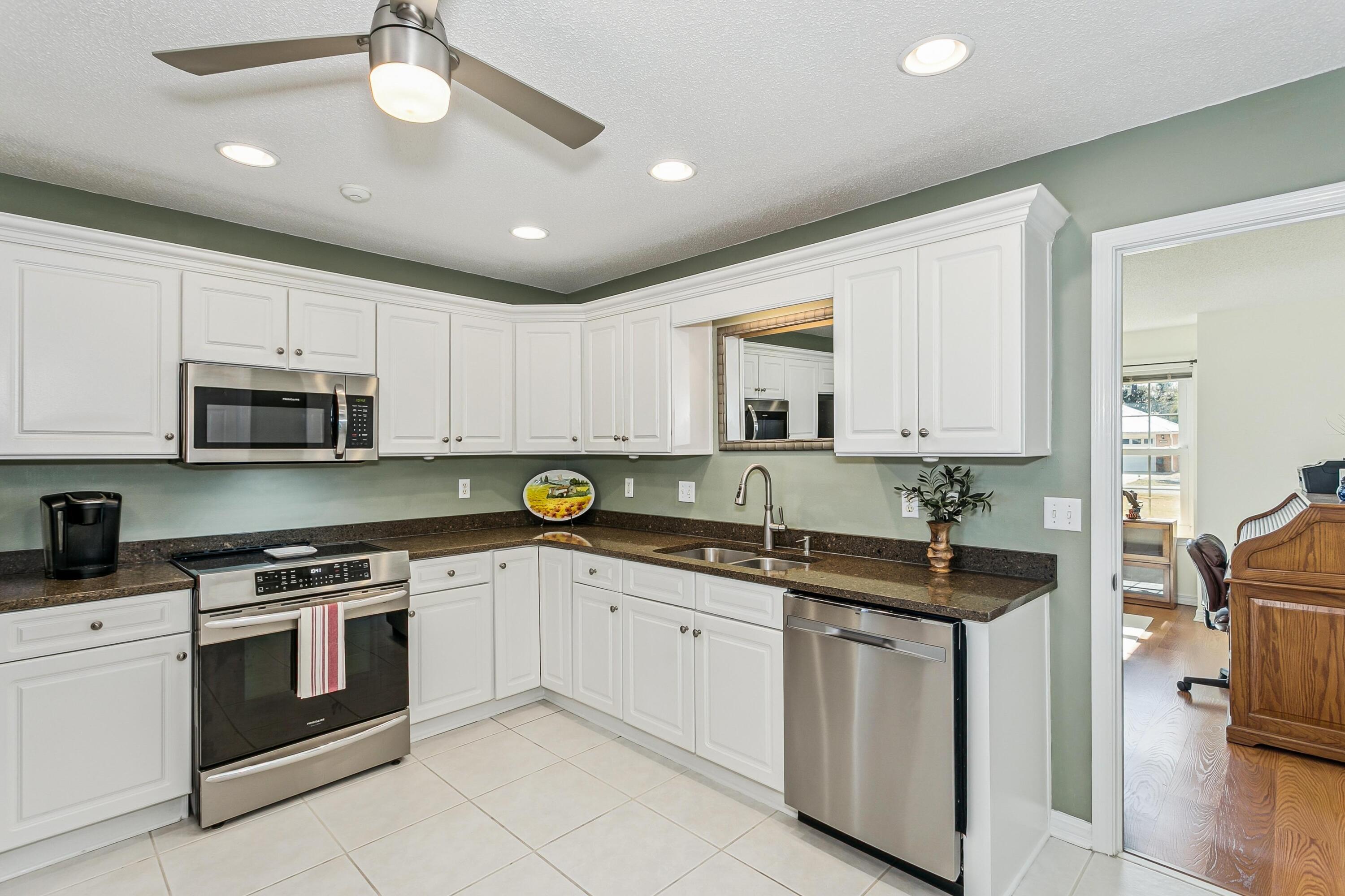 SOUTHMINSTER VILLAGE - Residential