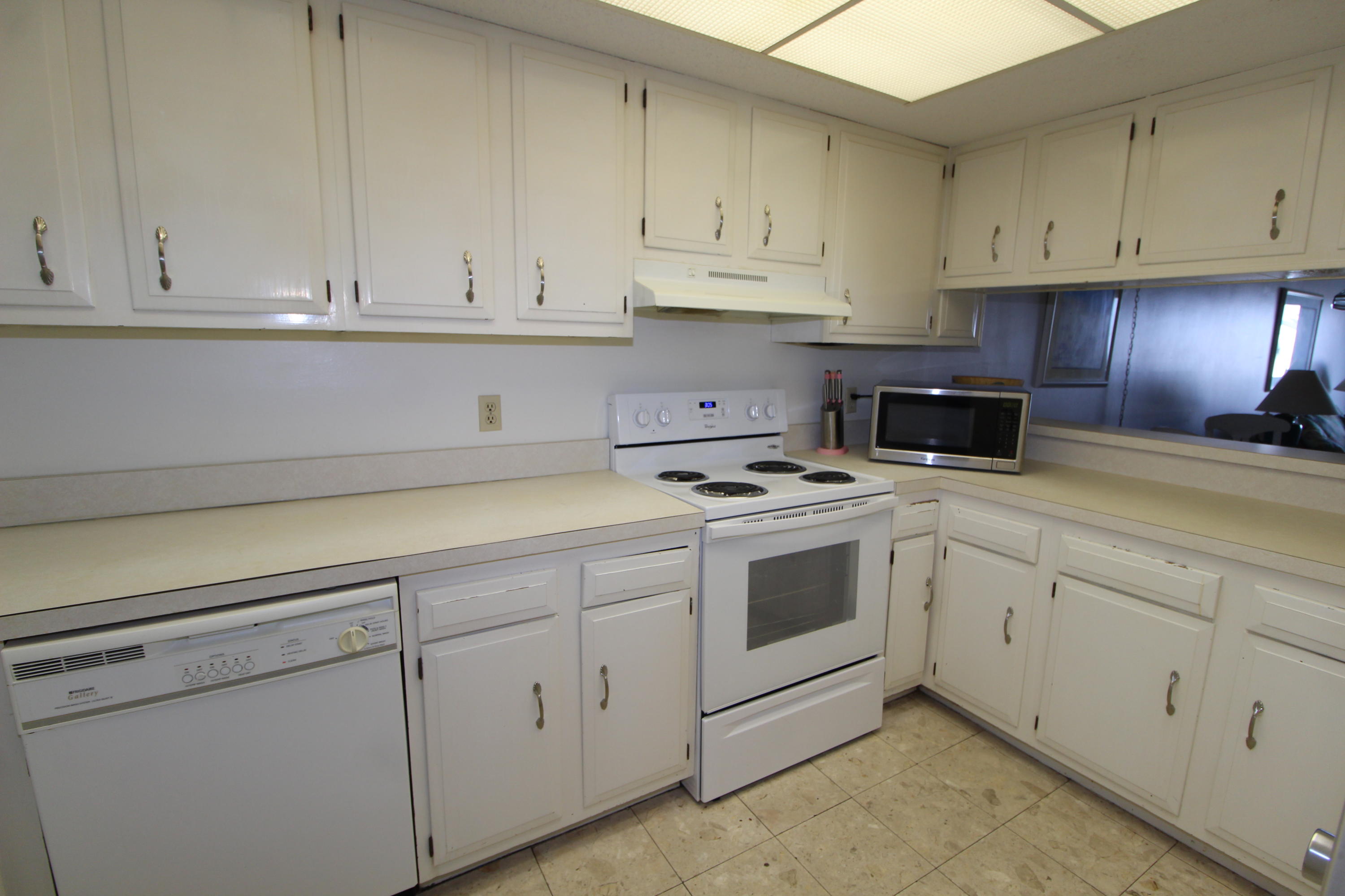 EL MATADOR CONDO - Residential