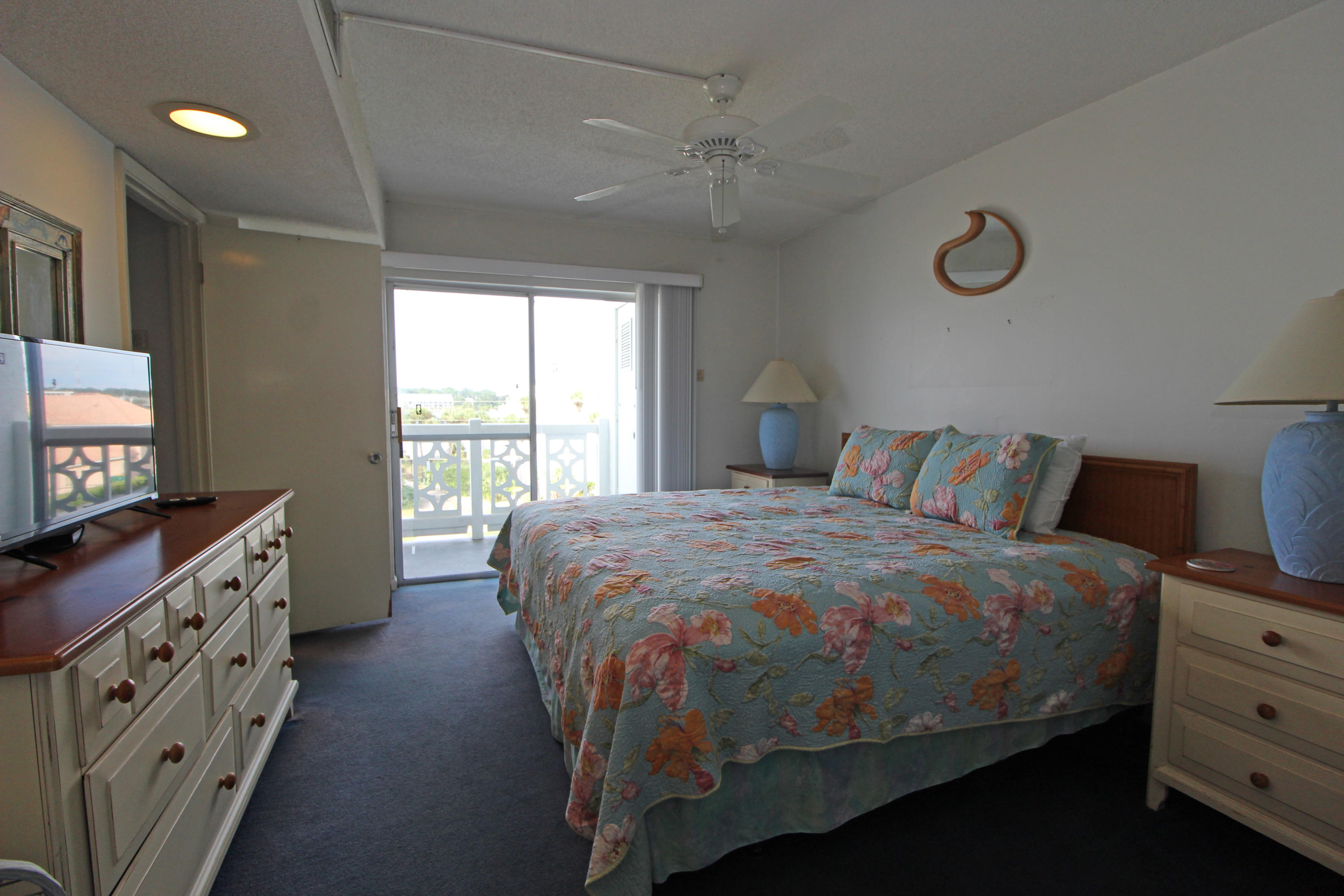 EL MATADOR CONDO - Residential