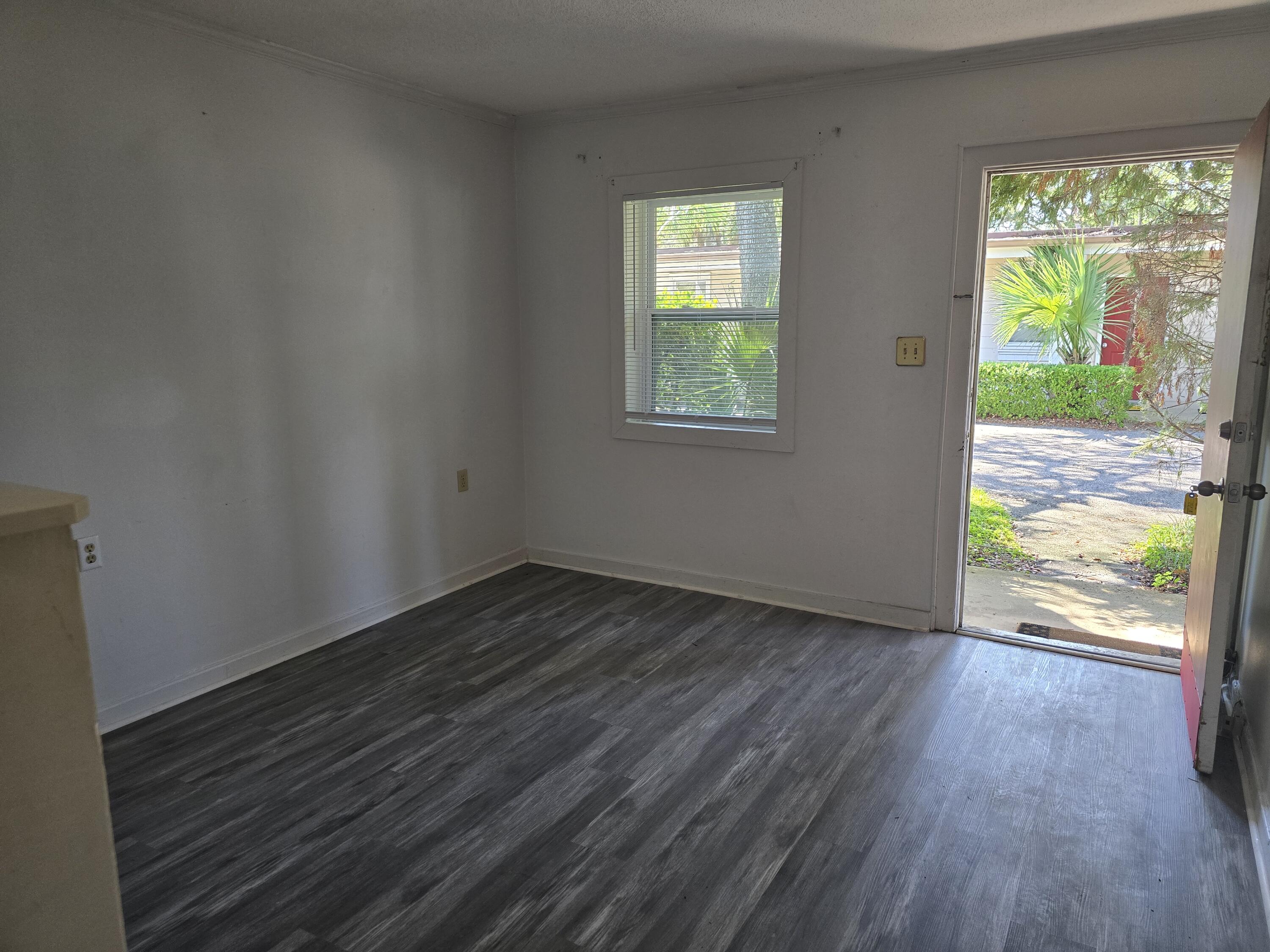 EDGEWATER - Residential Lease