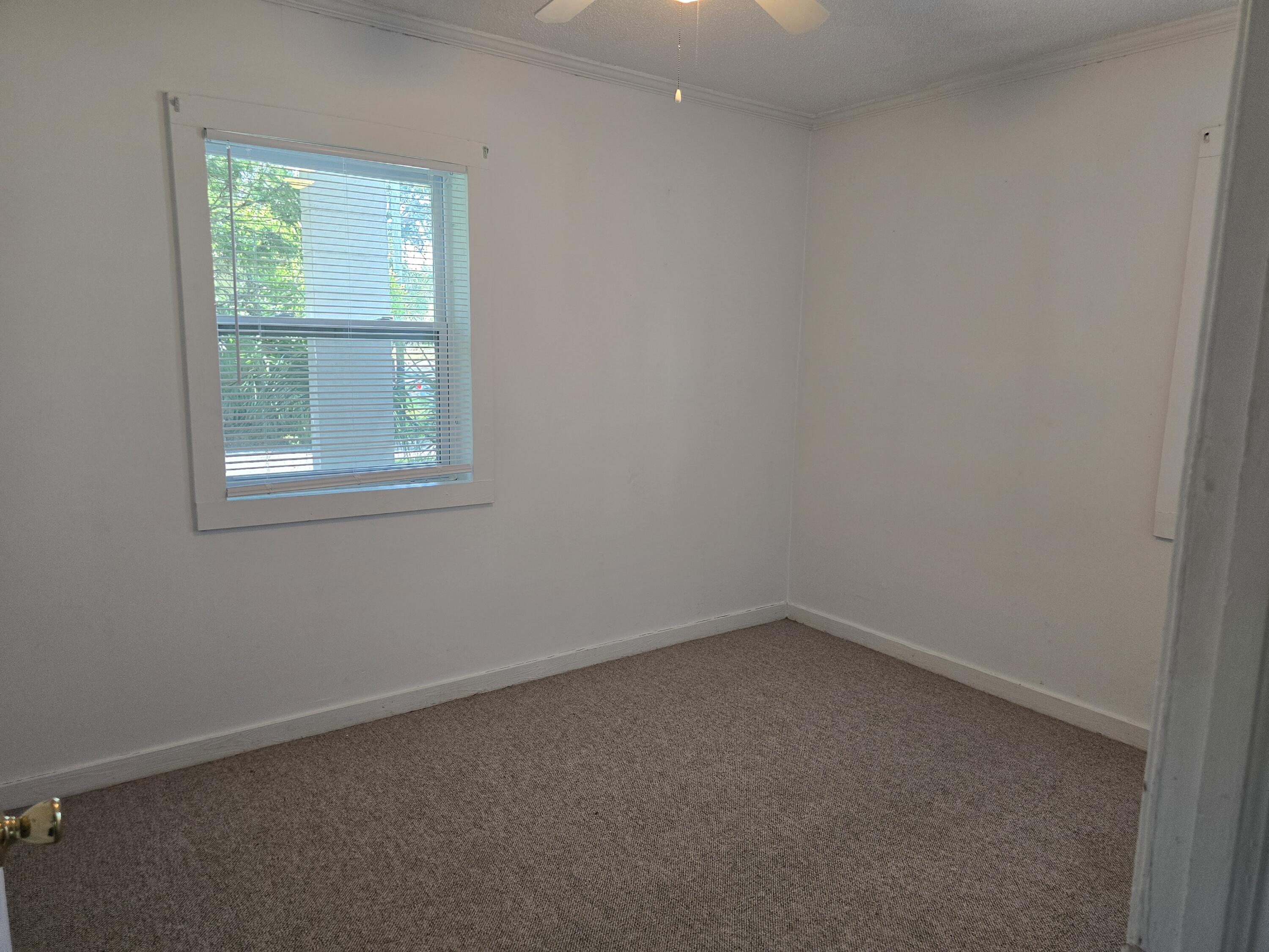 EDGEWATER - Residential Lease