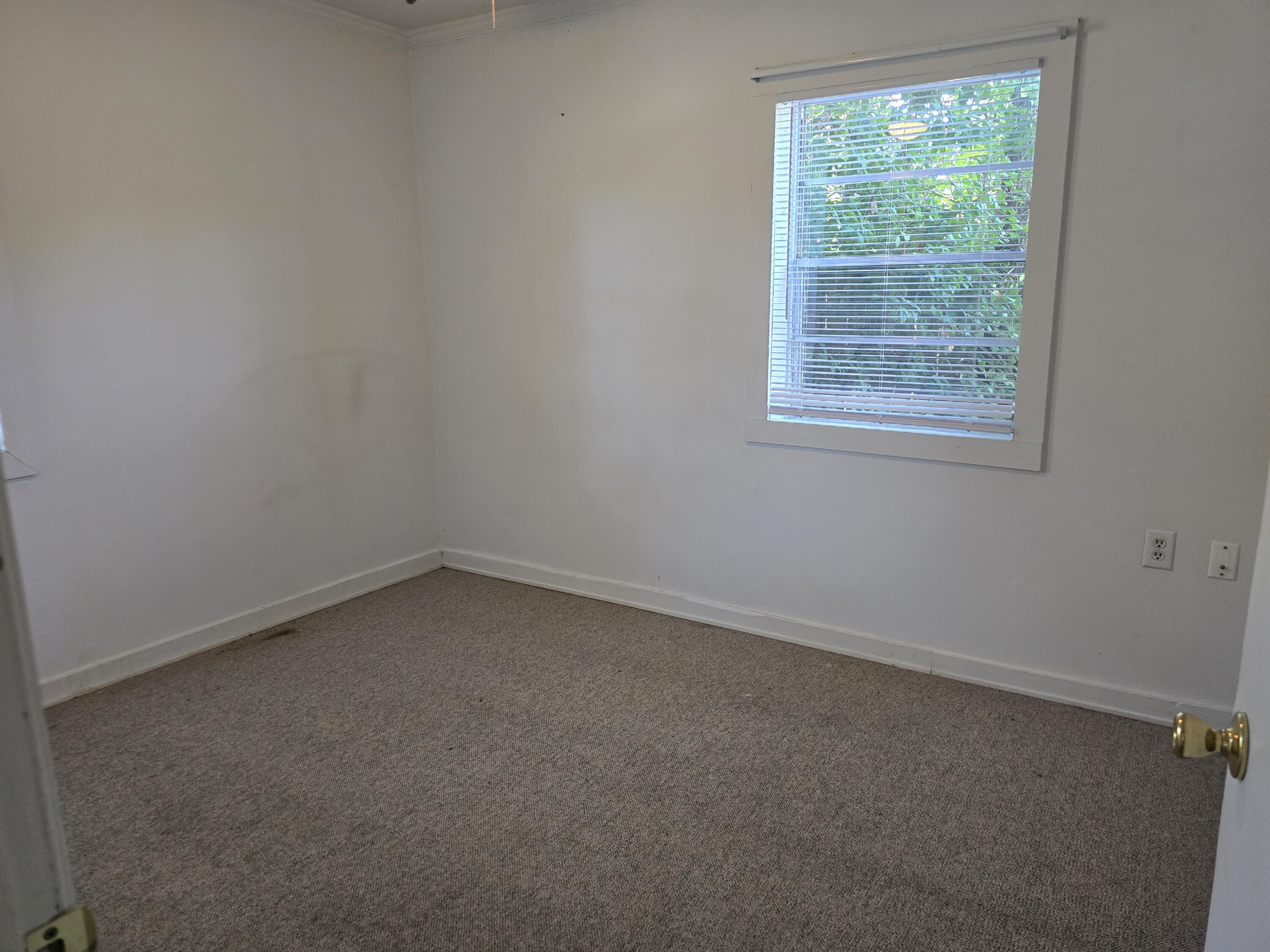 EDGEWATER - Residential Lease