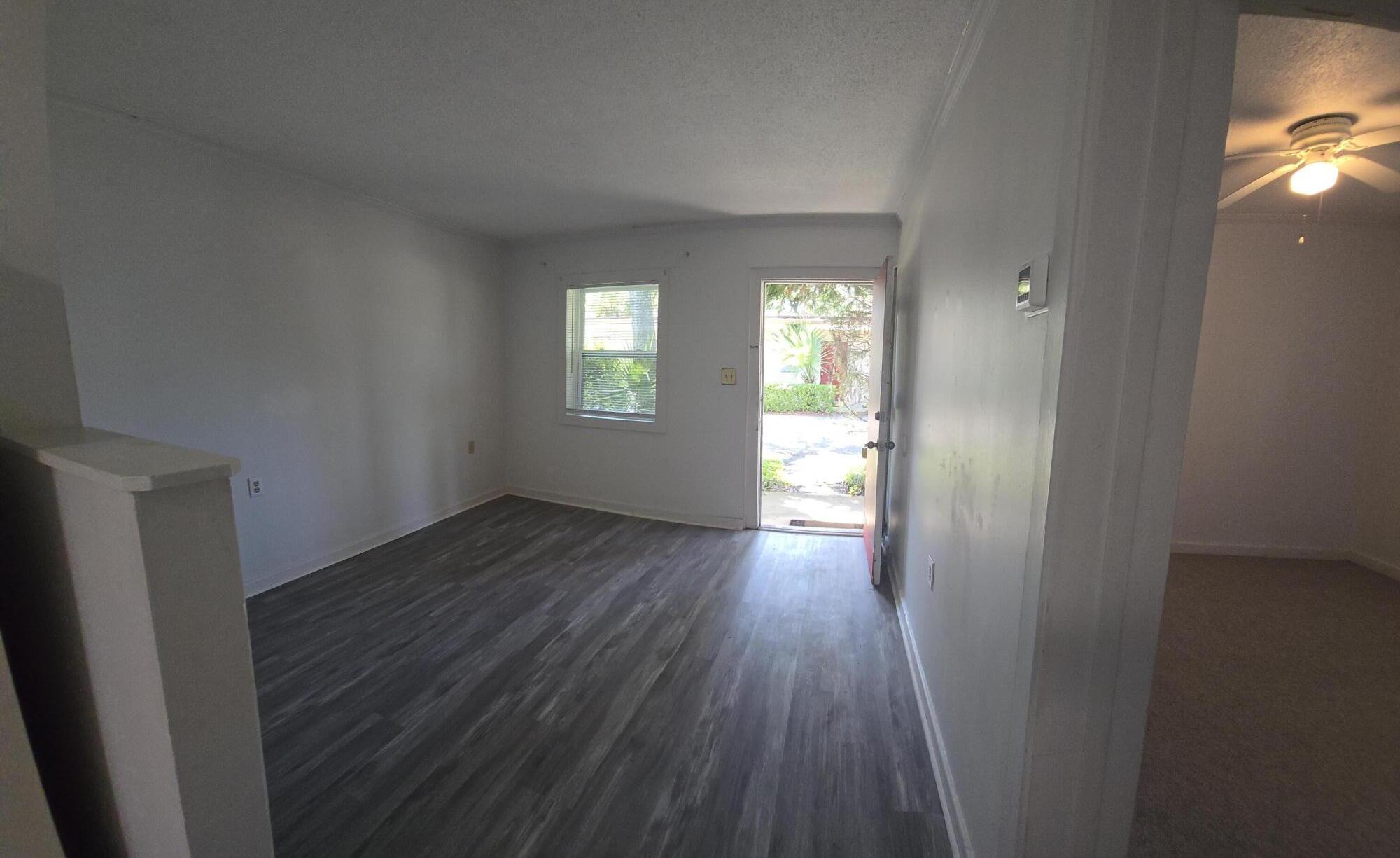 EDGEWATER - Residential Lease