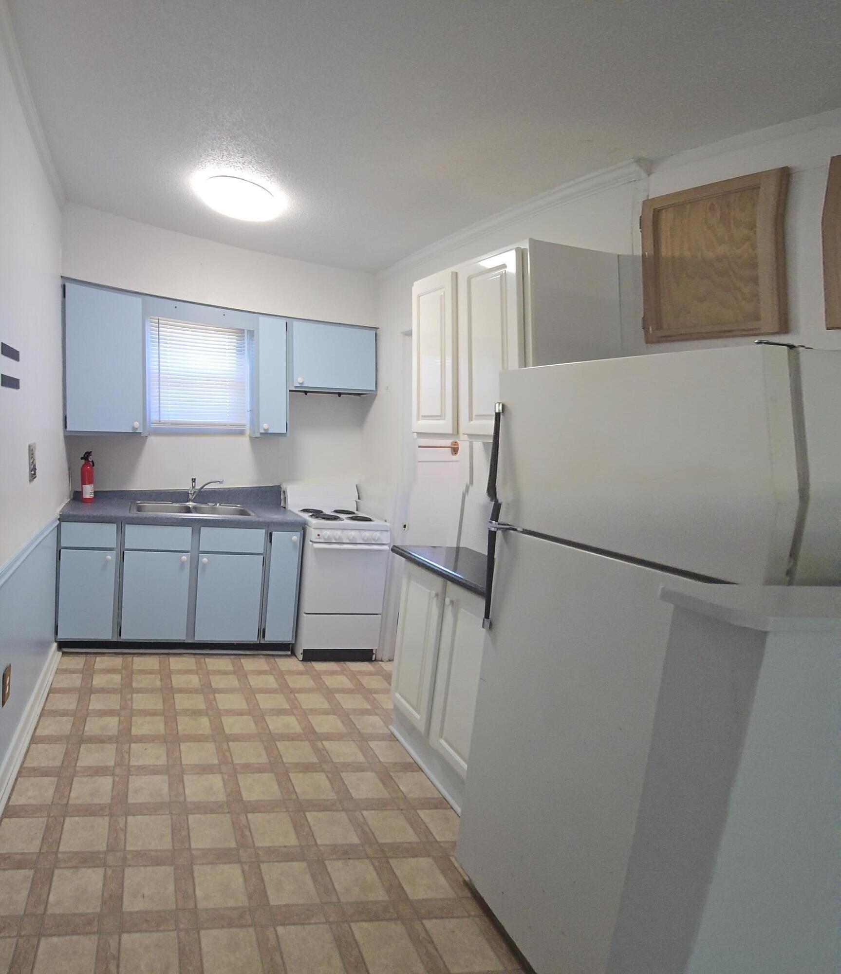 EDGEWATER - Residential Lease