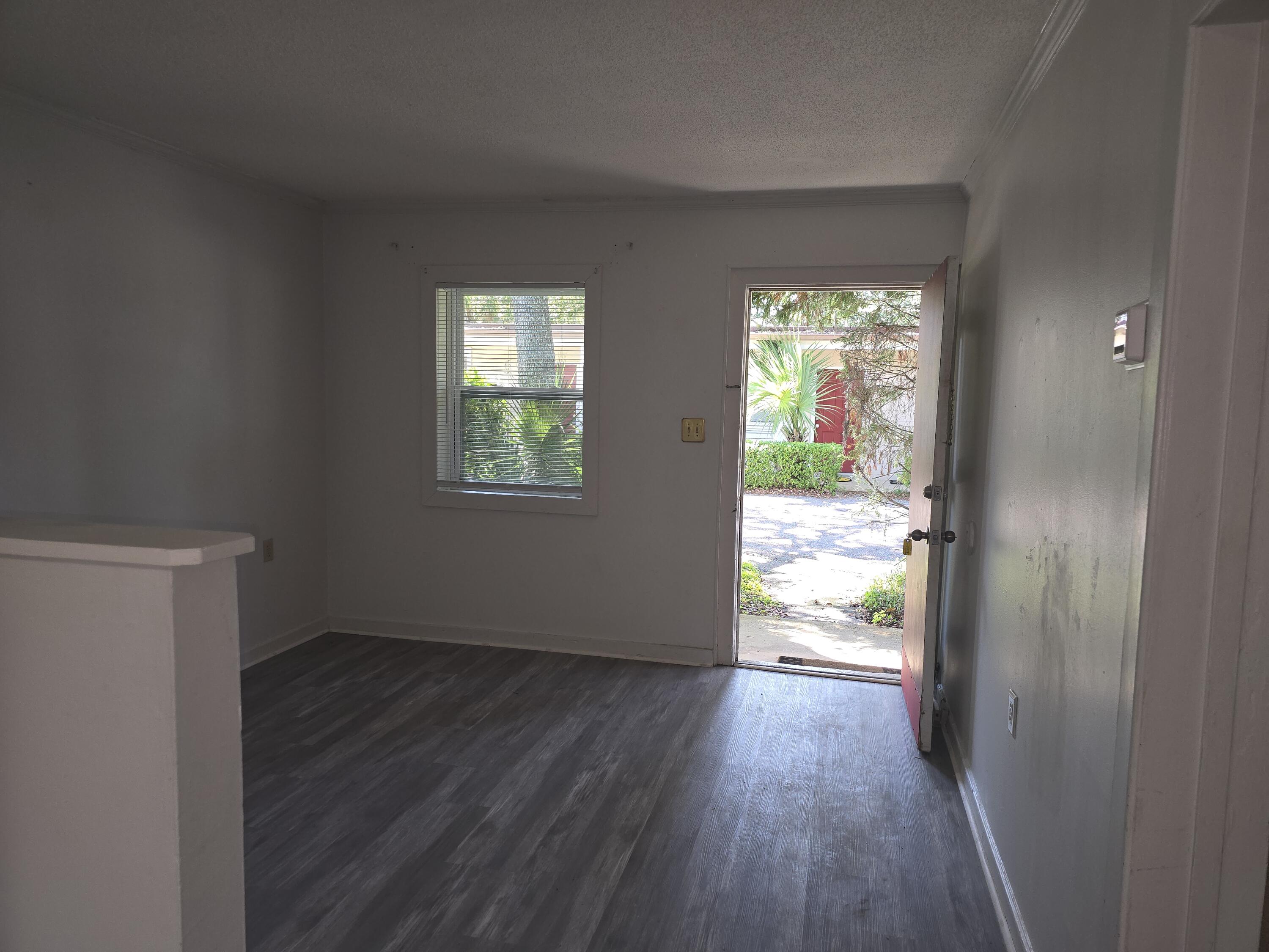 EDGEWATER - Residential Lease