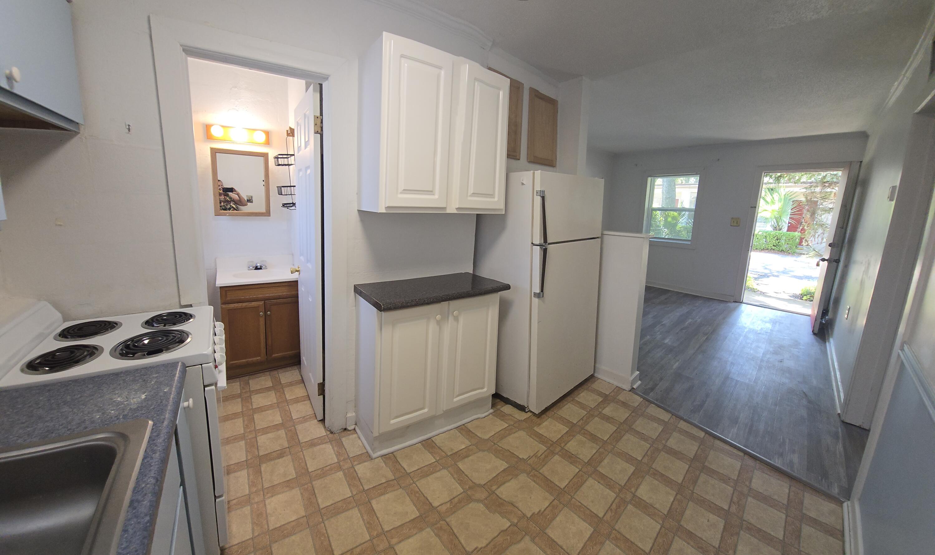 EDGEWATER - Residential Lease