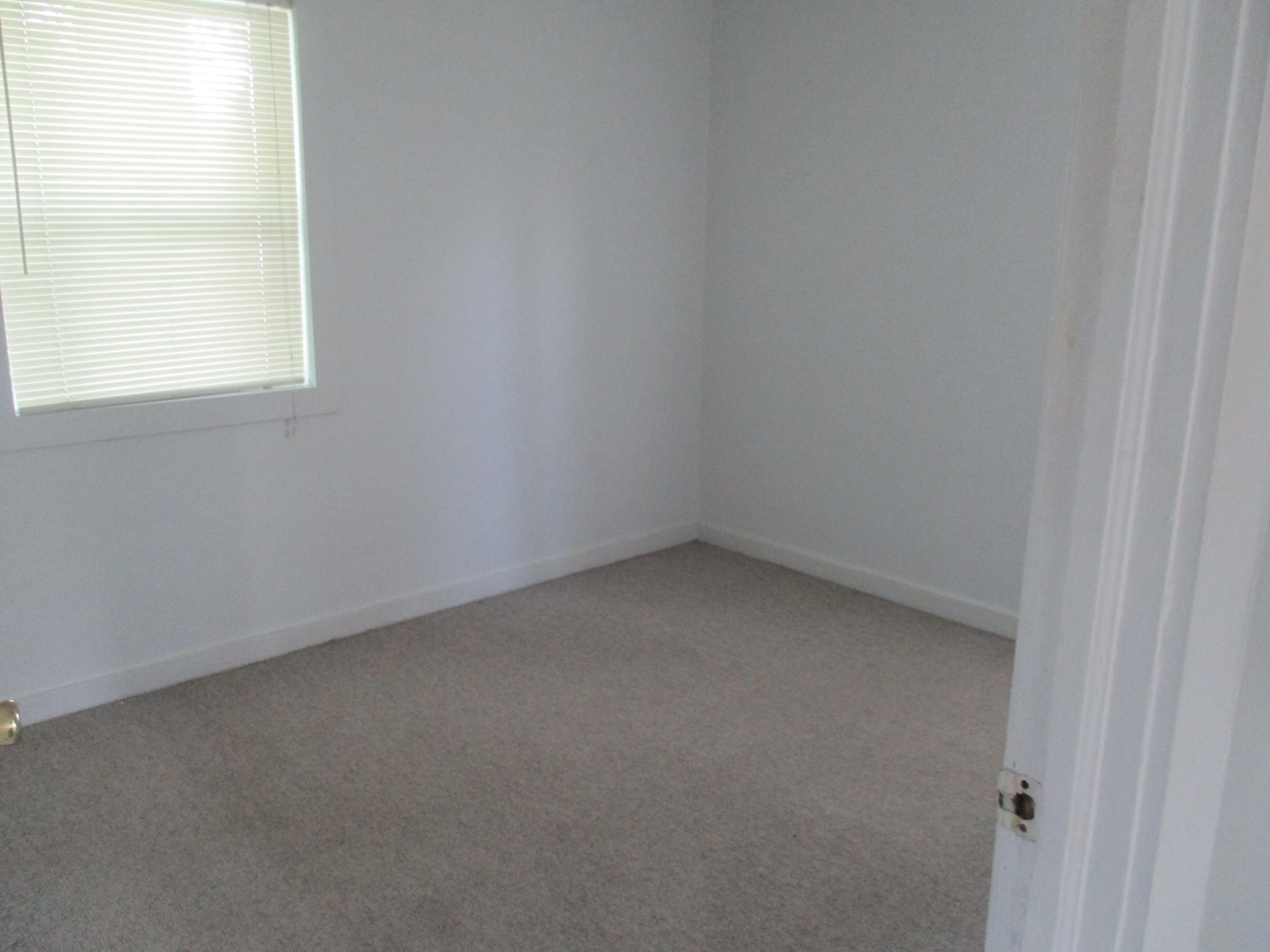 EDGEWATER - Residential Lease