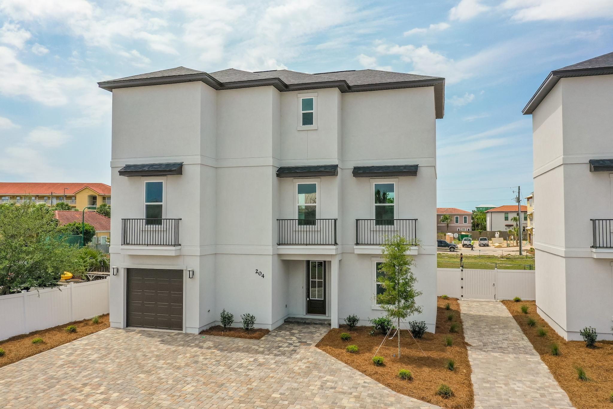 HIDDEN PALMS - Residential