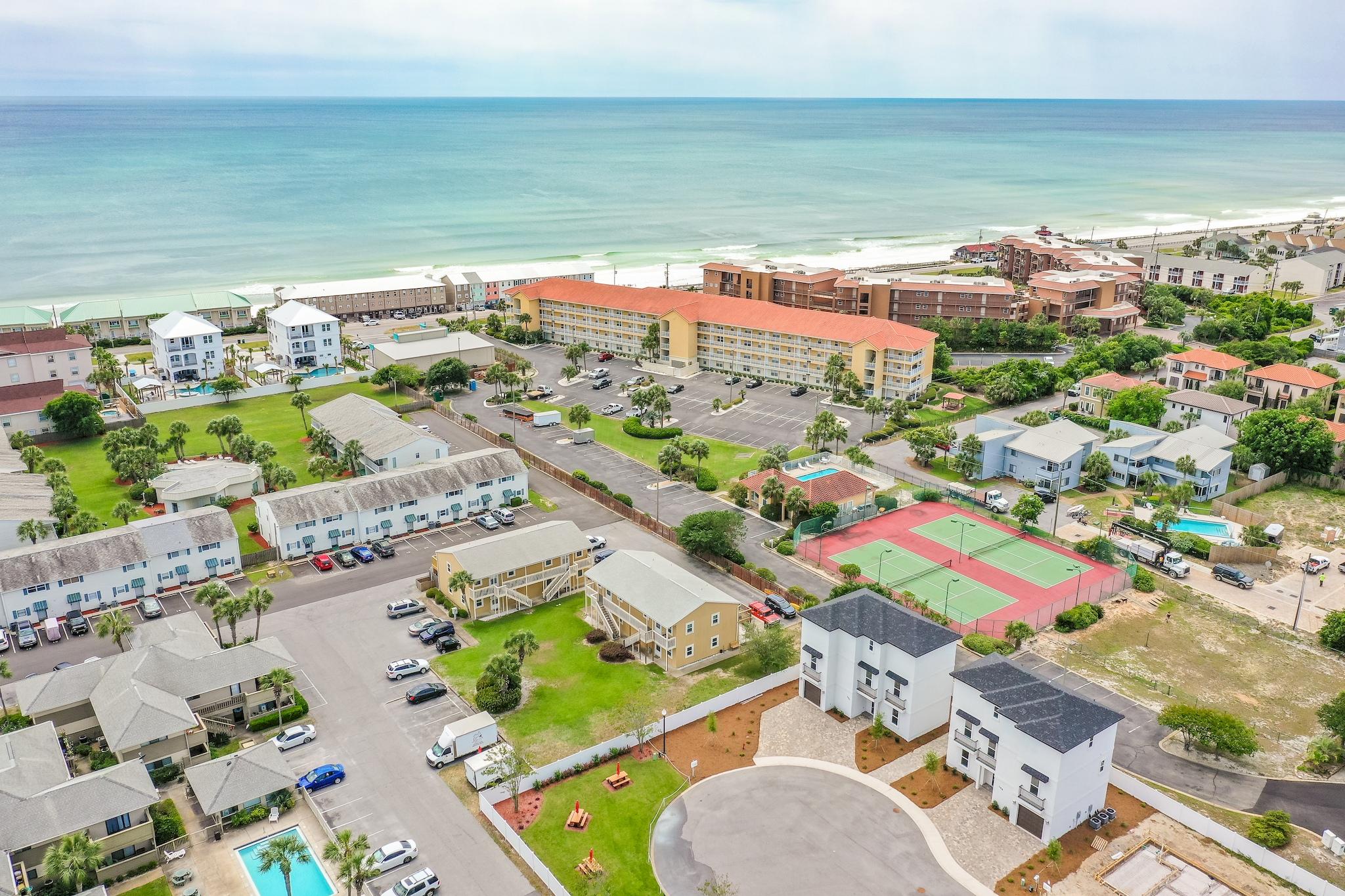 HIDDEN PALMS - Residential