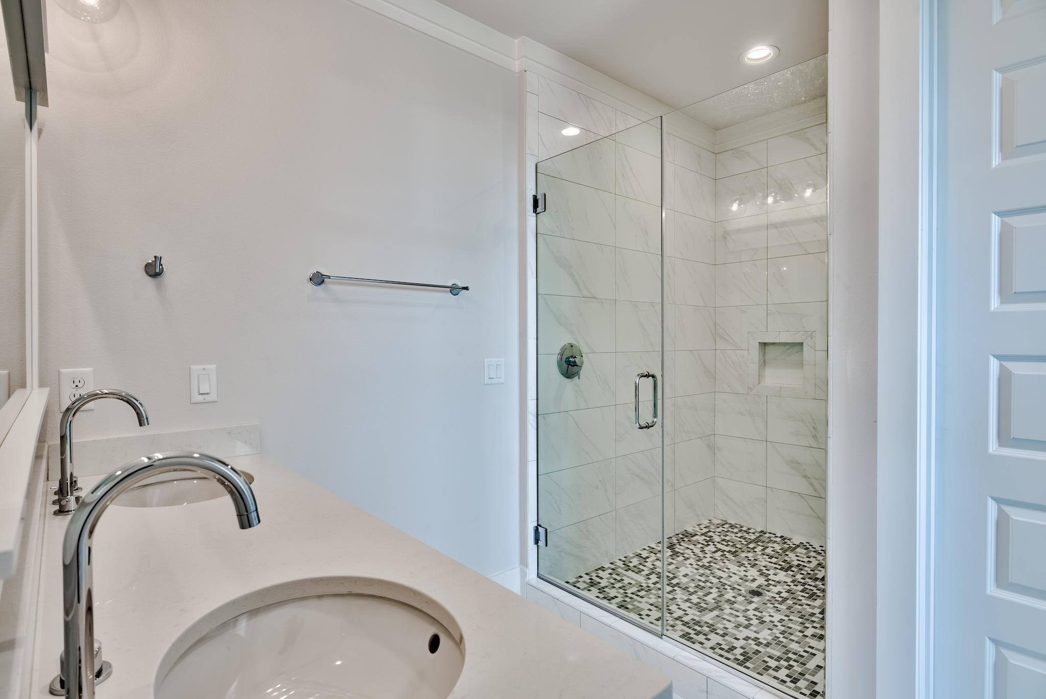 HIDDEN PALMS - Residential