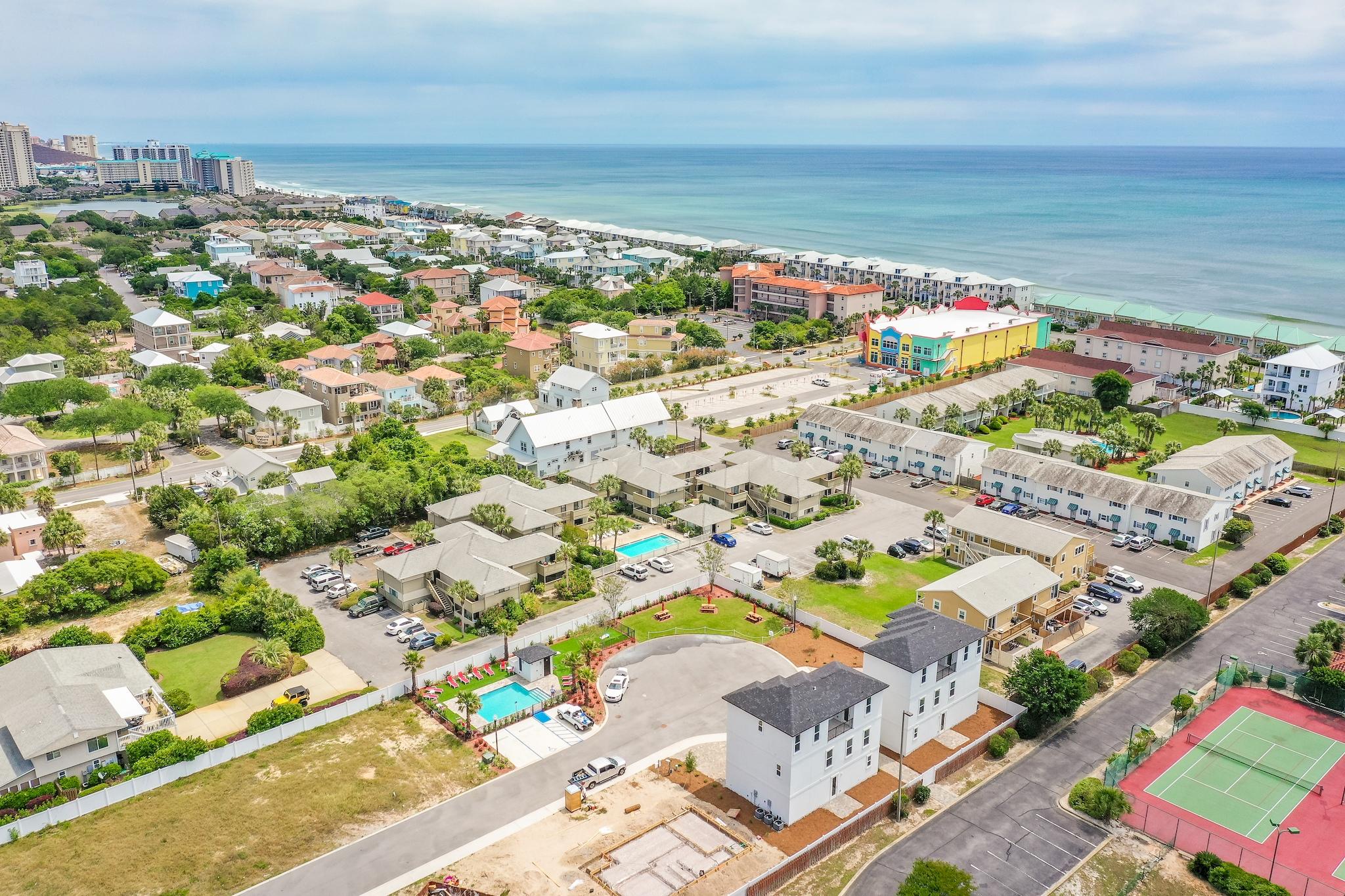 HIDDEN PALMS - Residential