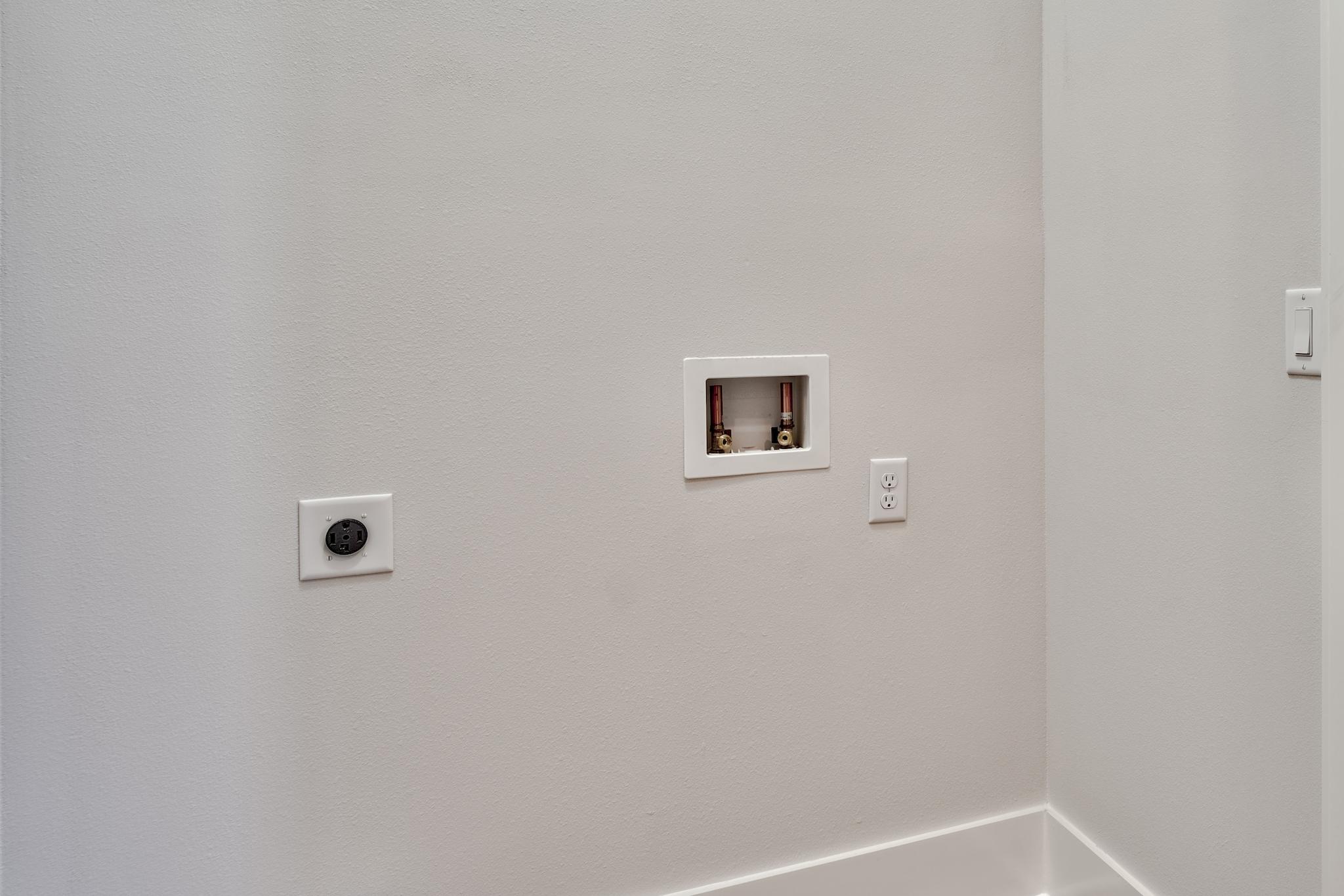 HIDDEN PALMS - Residential