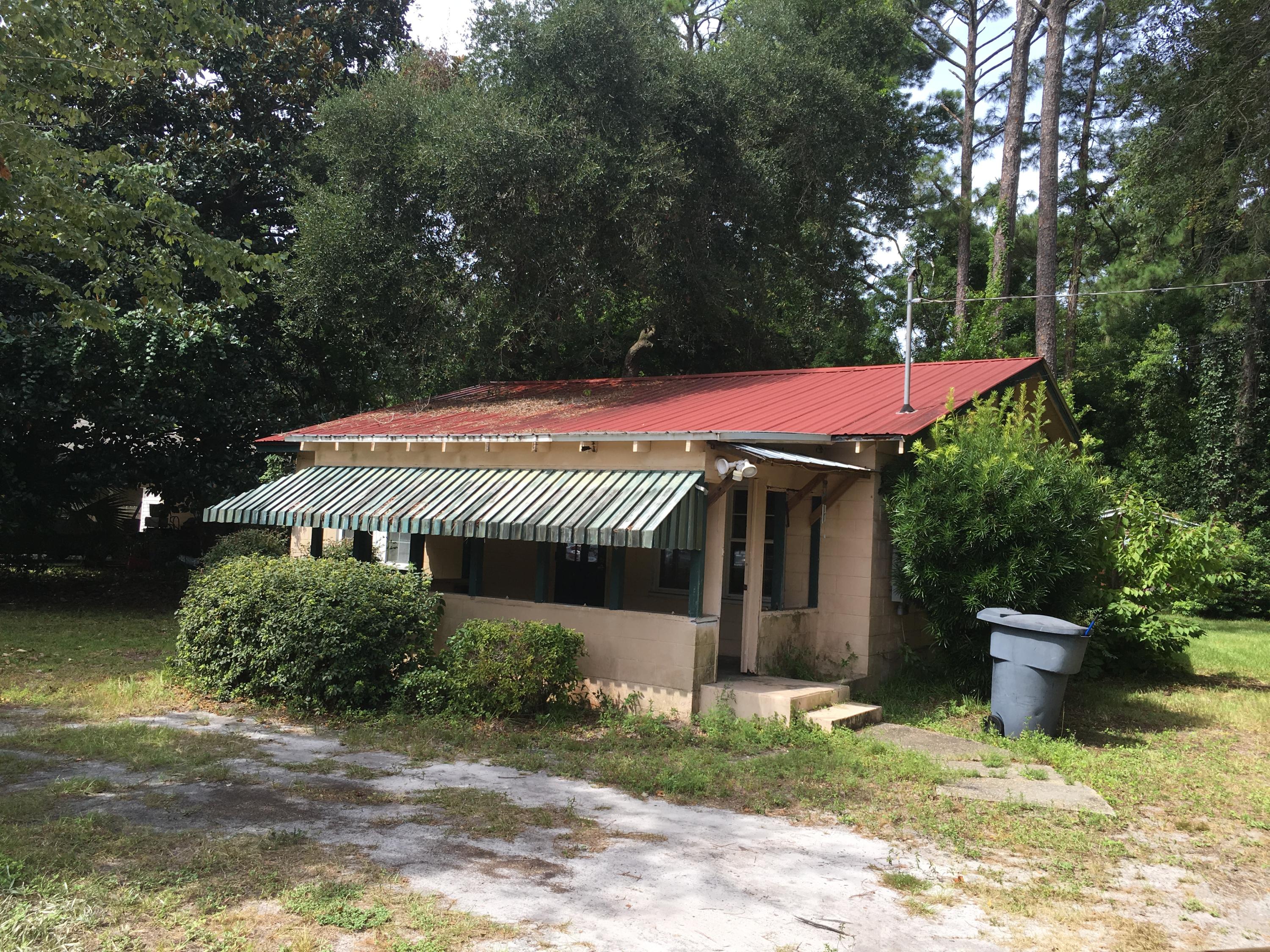 Looking for a little project home? Here it is! Out-of-state owners are selling AS IS so financing will be difficult if possible... Location and Price make this house an opportunity for your investment portfolio. Only blocks away from downtown and the Brooks bridge the location provides quick access to the beach, Hurlburt Field and Eglin AFB!