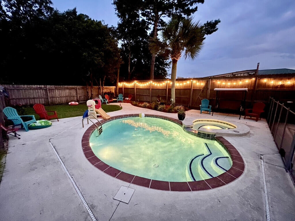 PARKWOOD COURT AT BLUEWATER BAY - Residential