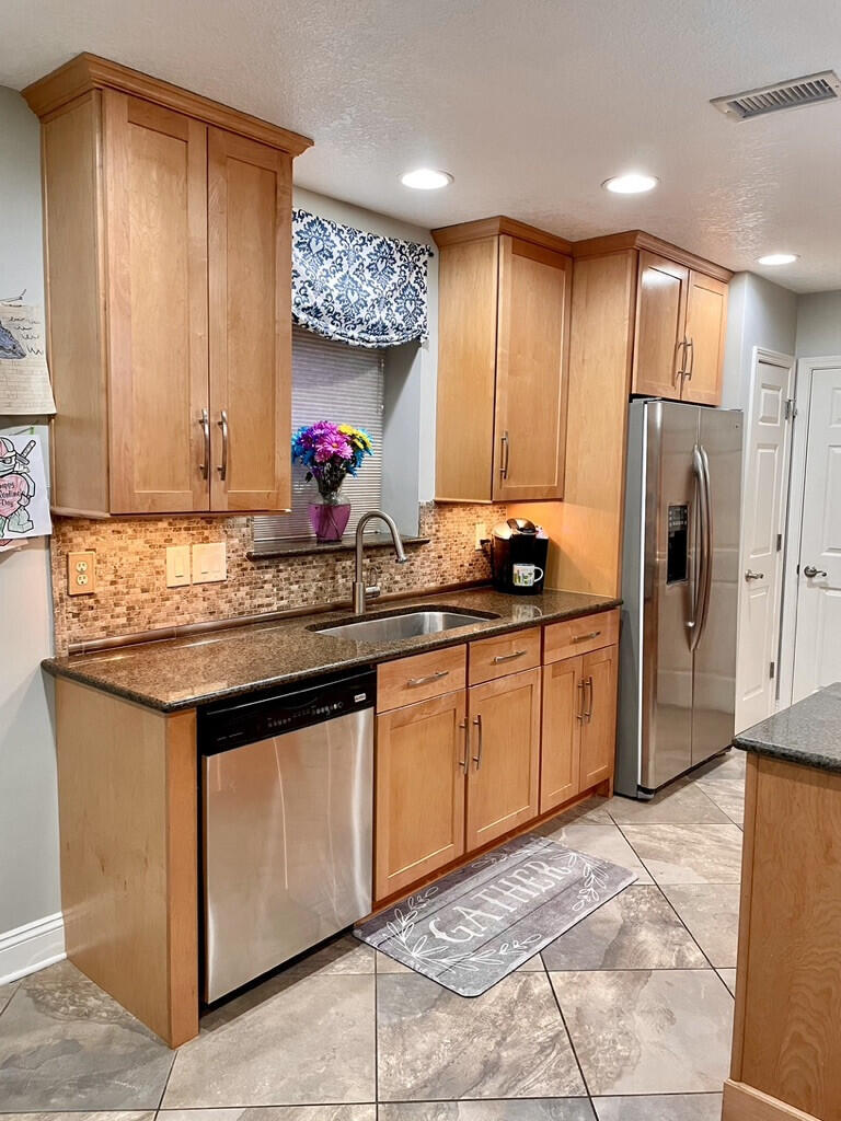 PARKWOOD COURT AT BLUEWATER BAY - Residential