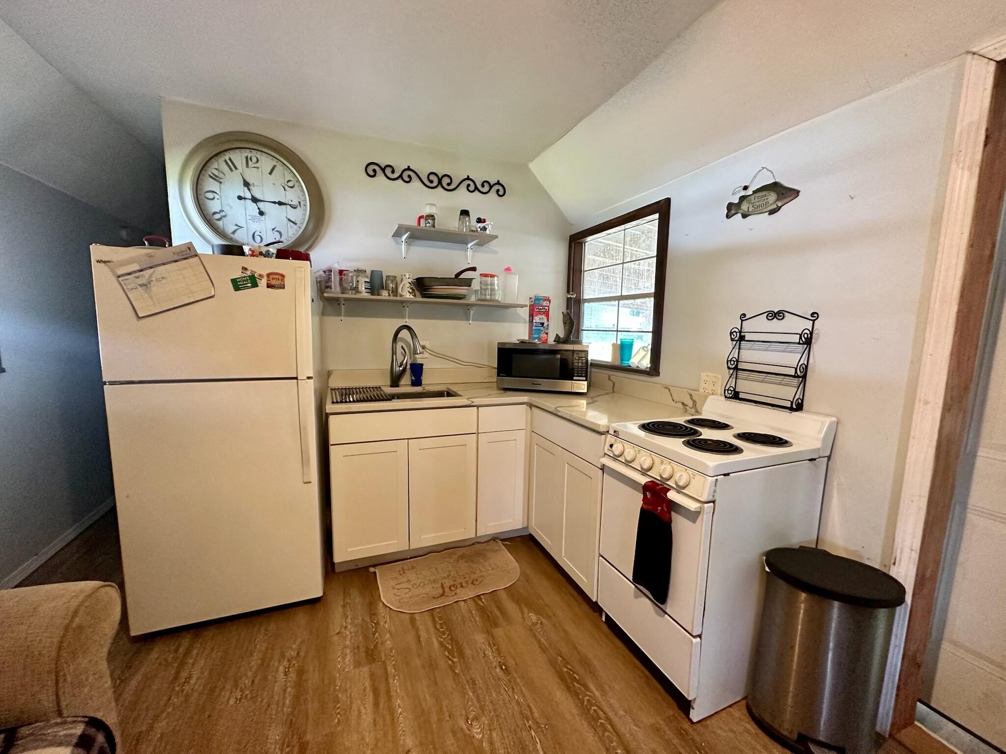 KING ESTATES - Residential Lease