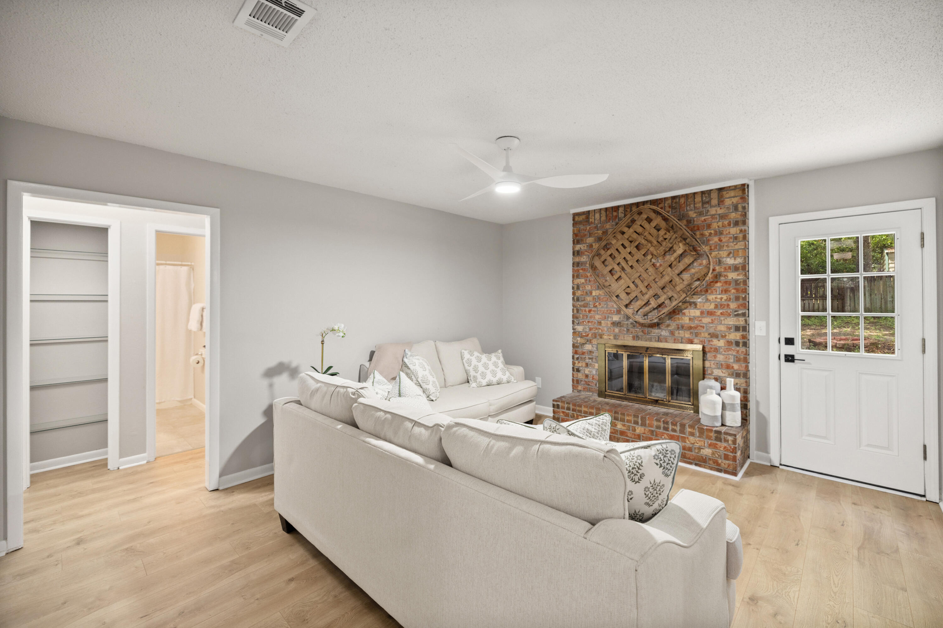 CREEKSIDE - Residential