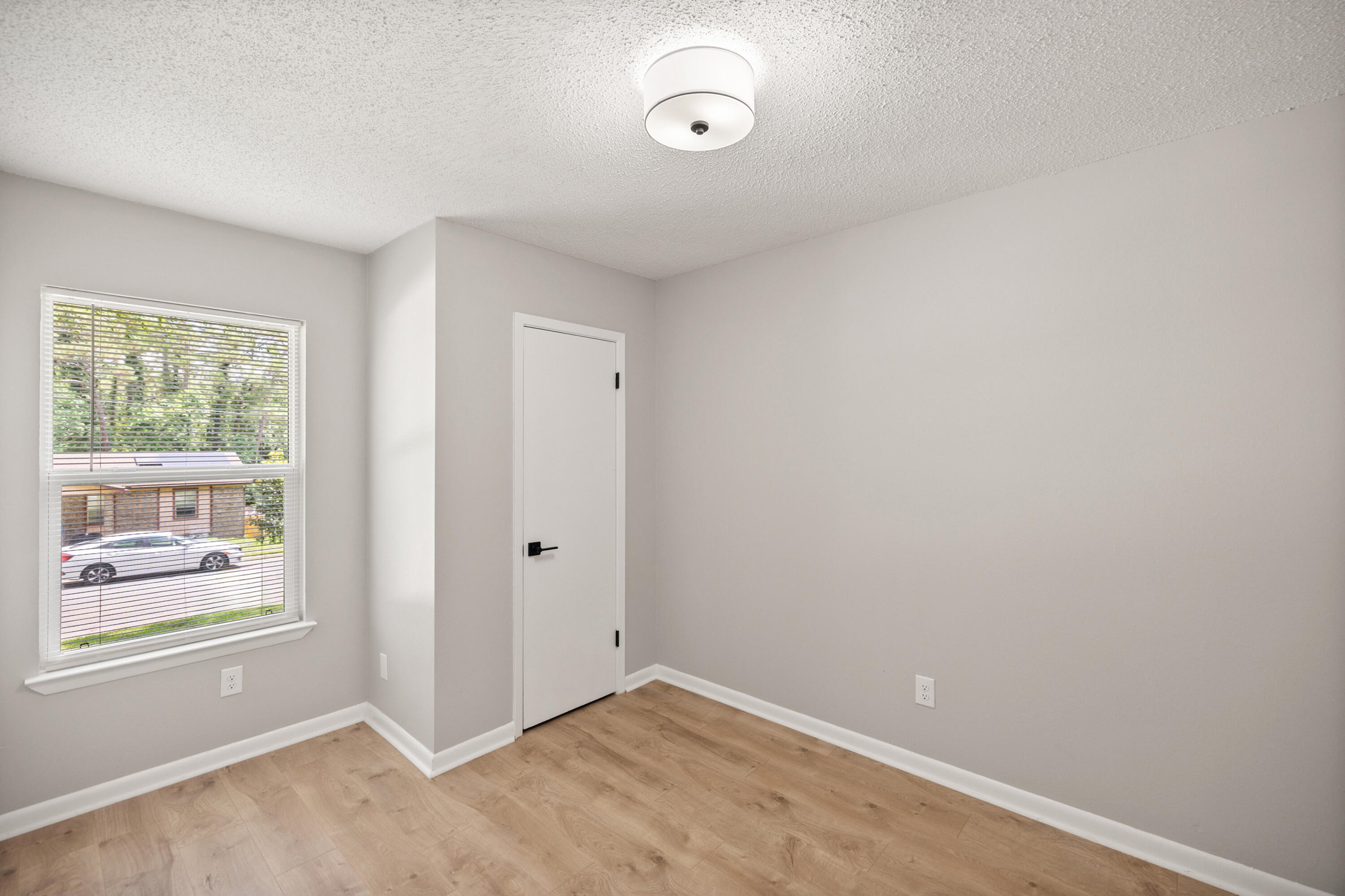 CREEKSIDE - Residential