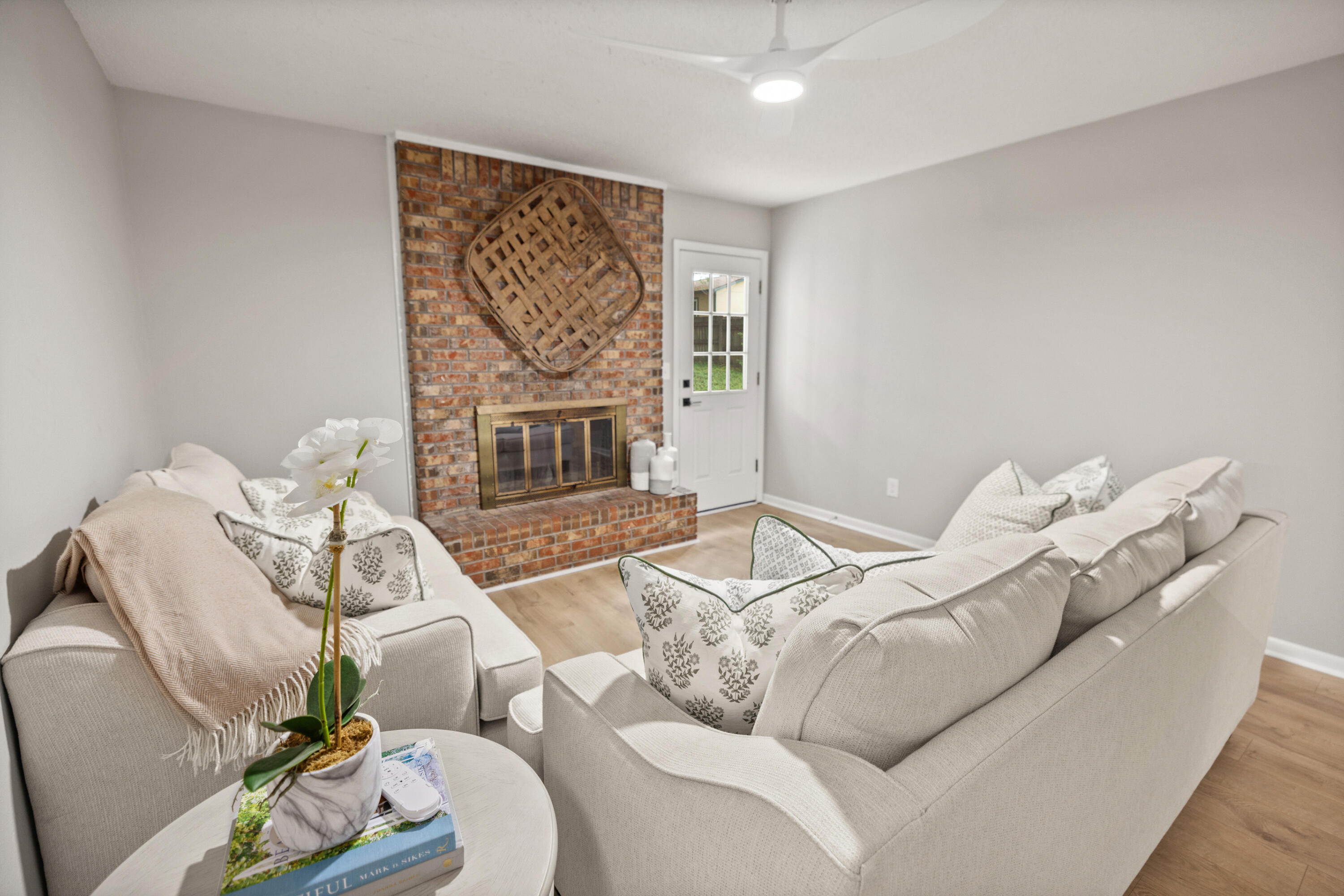 CREEKSIDE - Residential