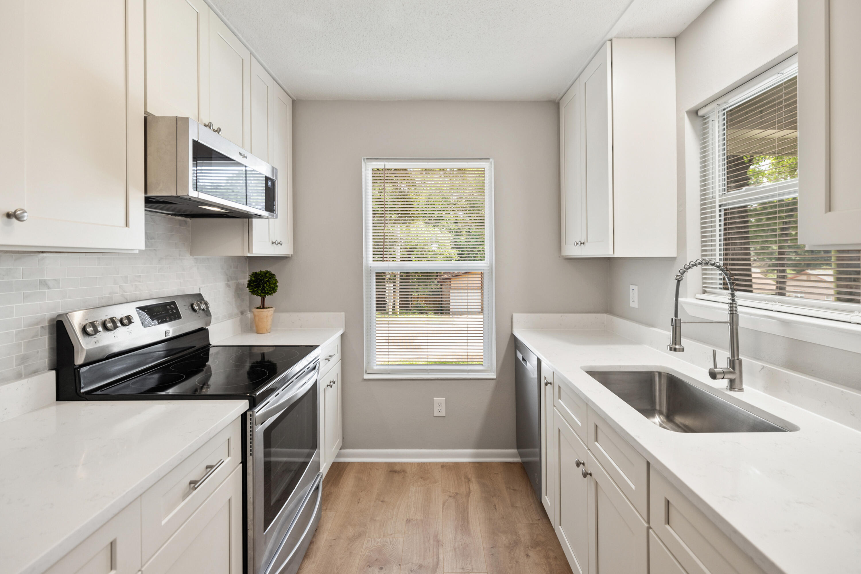 CREEKSIDE - Residential