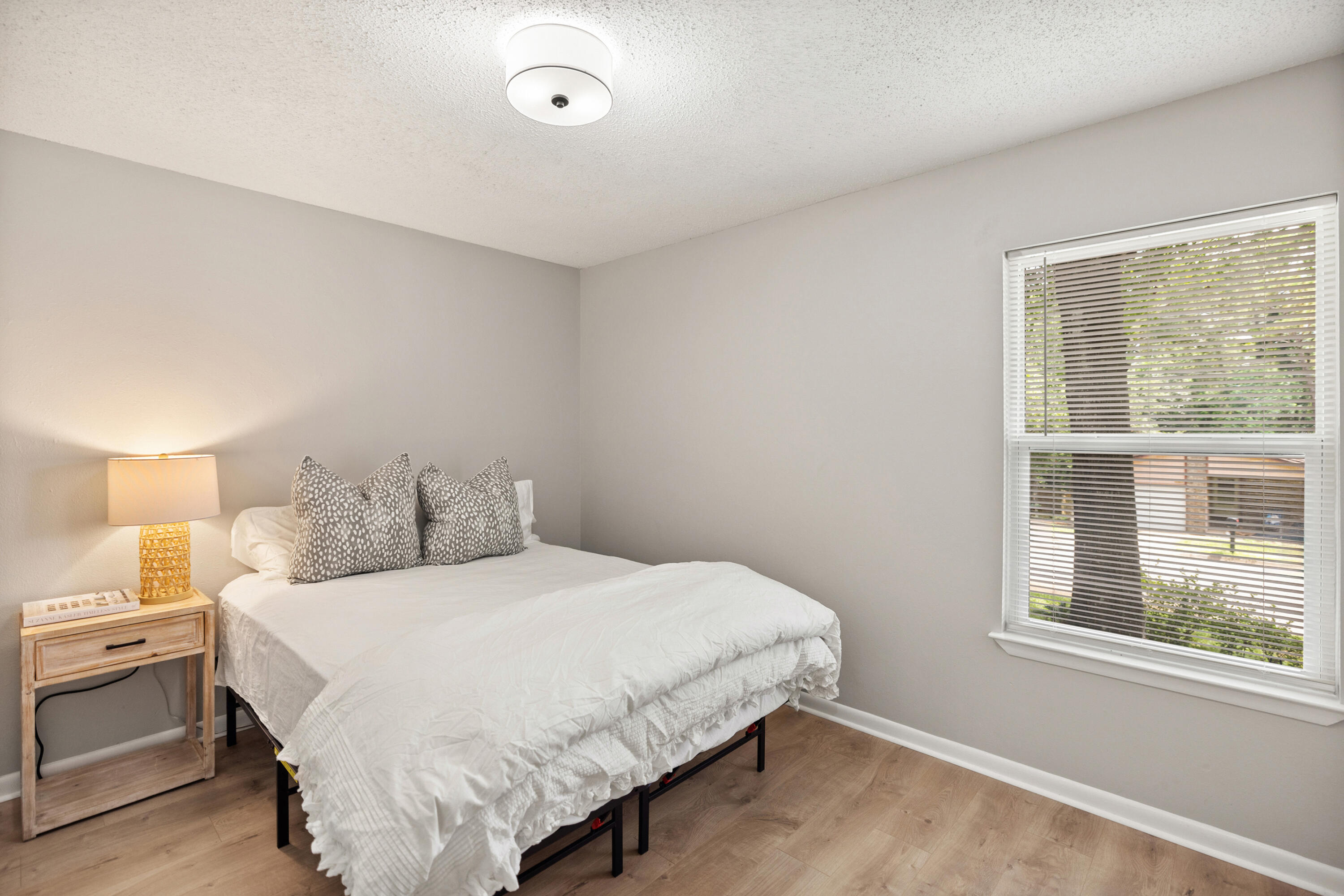 CREEKSIDE - Residential