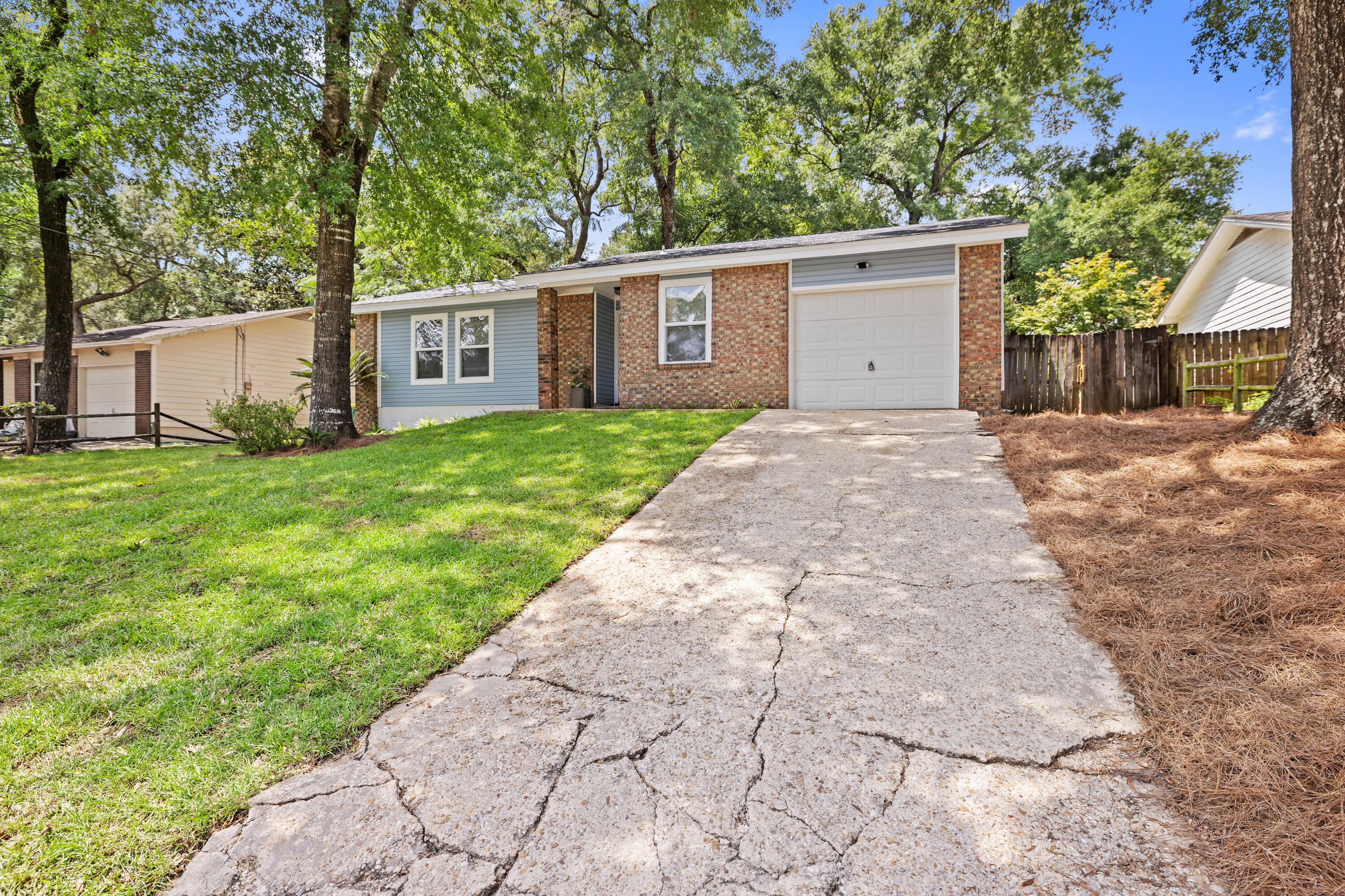 CREEKSIDE - Residential