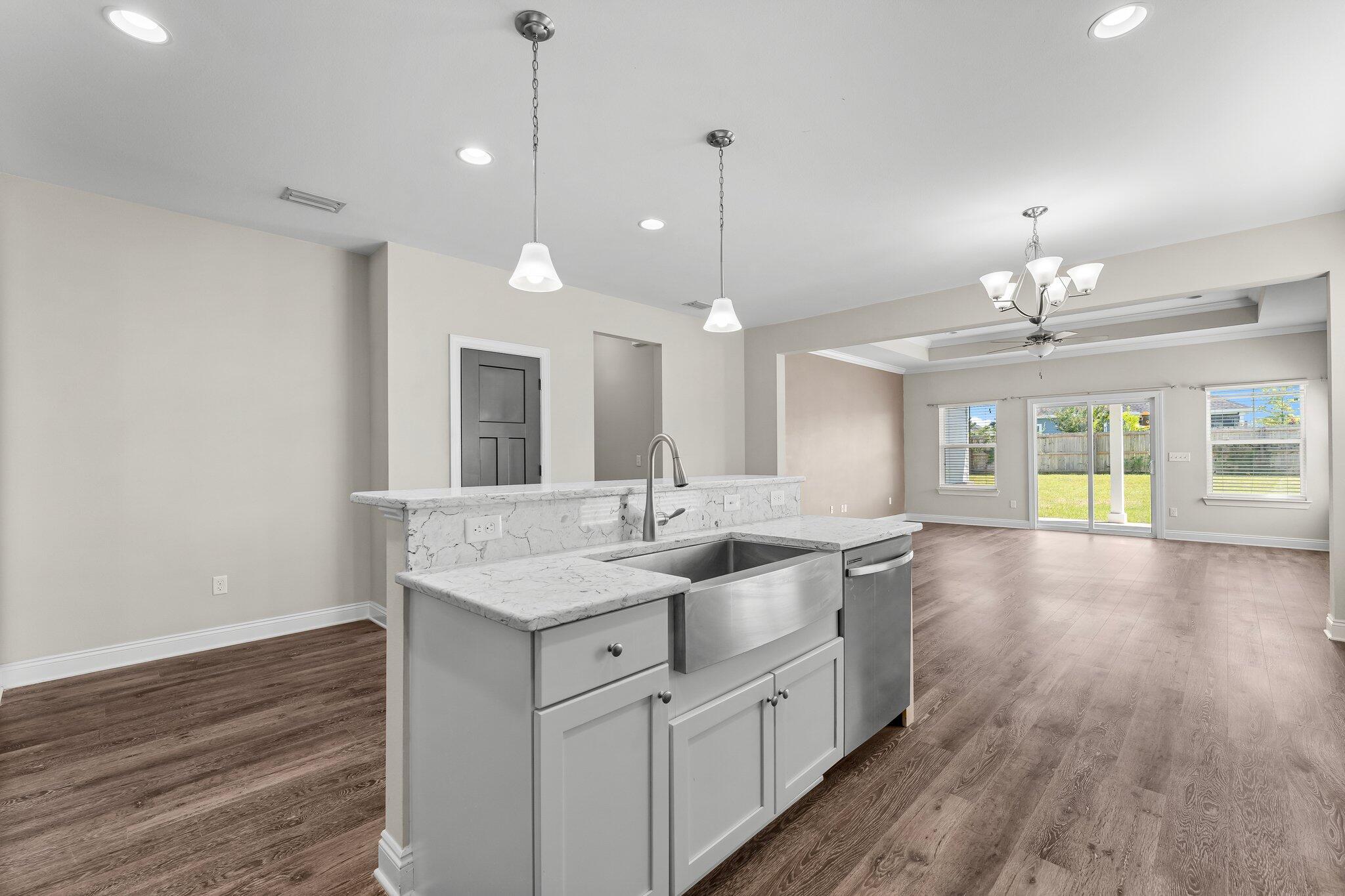 CROSS CREEK - Residential Lease