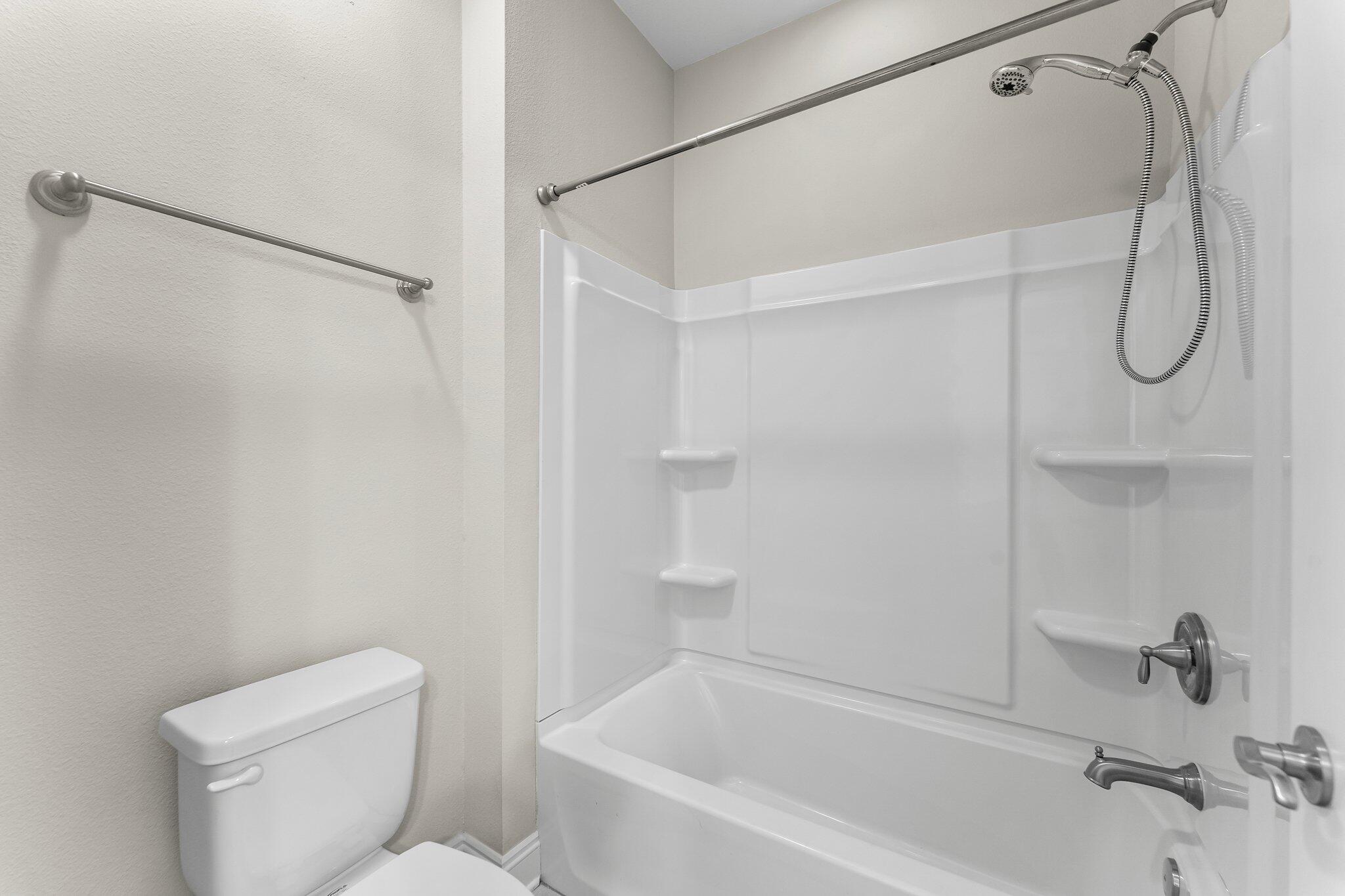 CROSS CREEK - Residential Lease