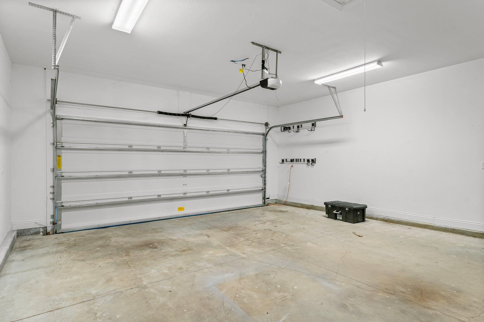 CROSS CREEK - Residential Lease