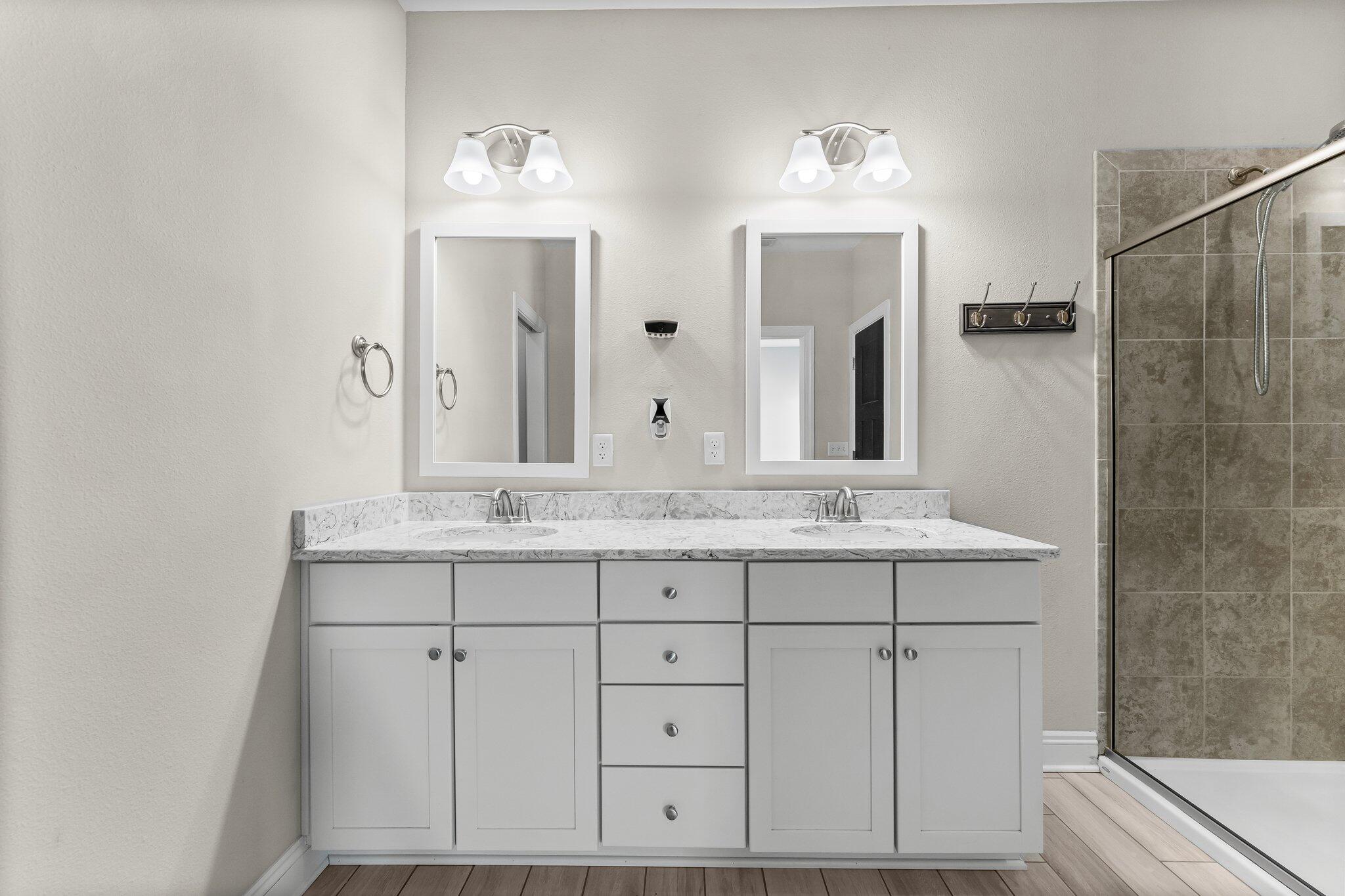 CROSS CREEK - Residential Lease