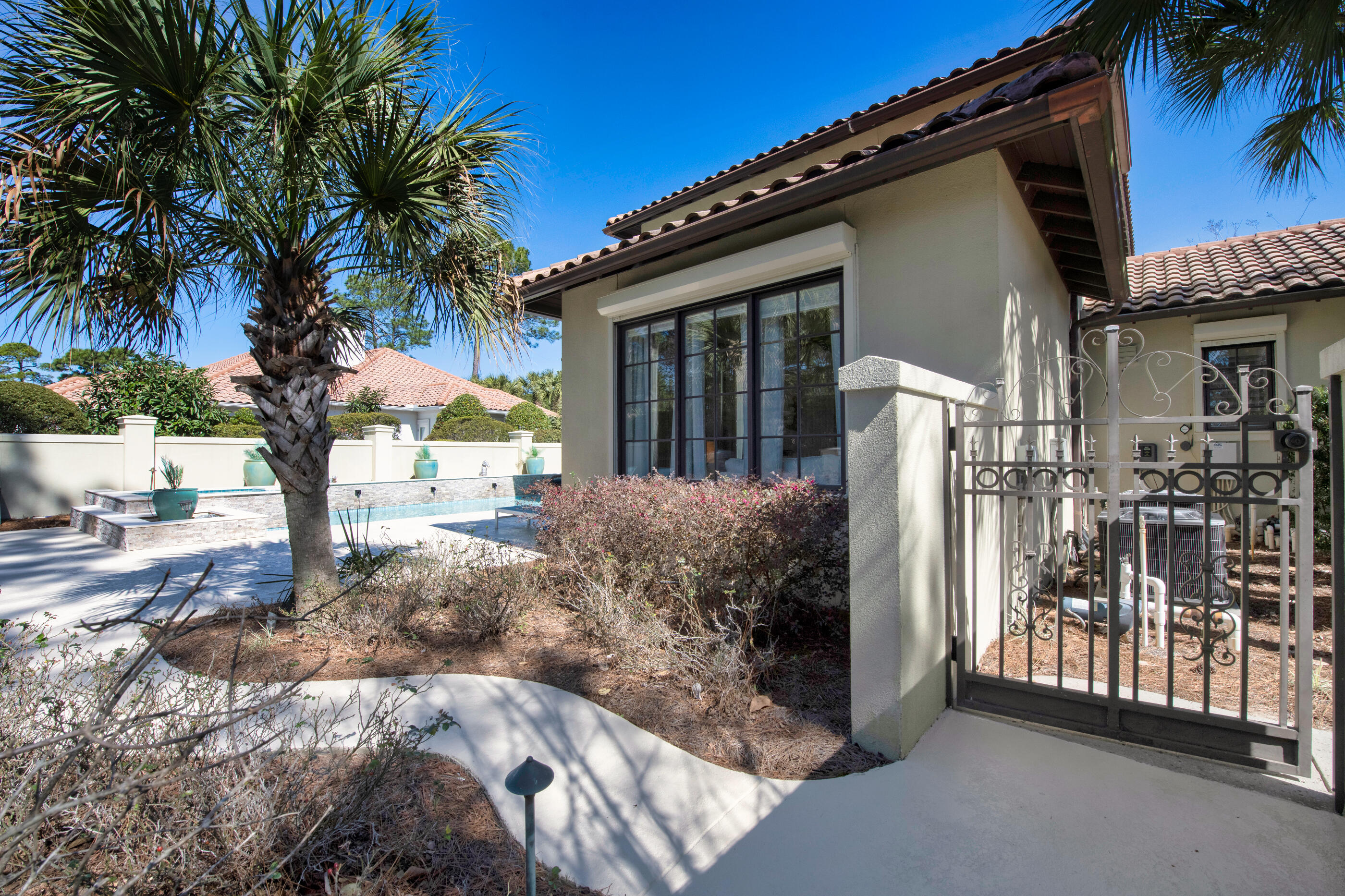 BAYTOWNE AVE EAST - Residential