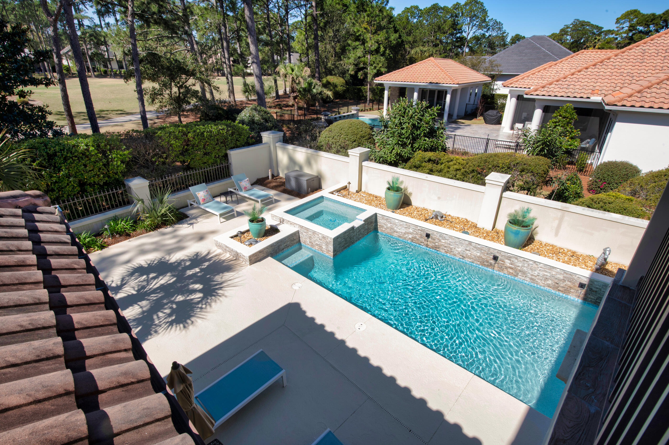 BAYTOWNE AVE EAST - Residential