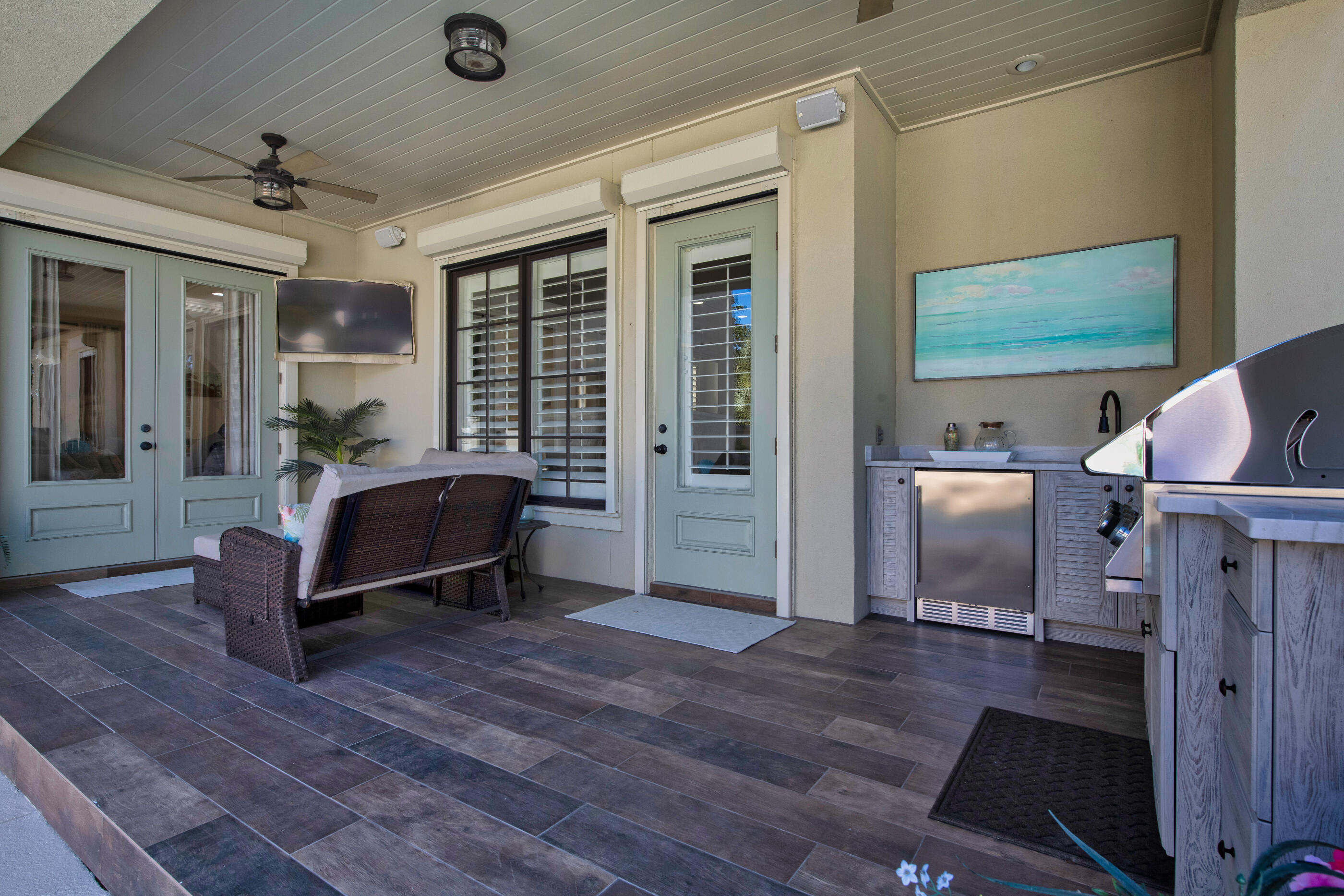 BAYTOWNE AVE EAST - Residential