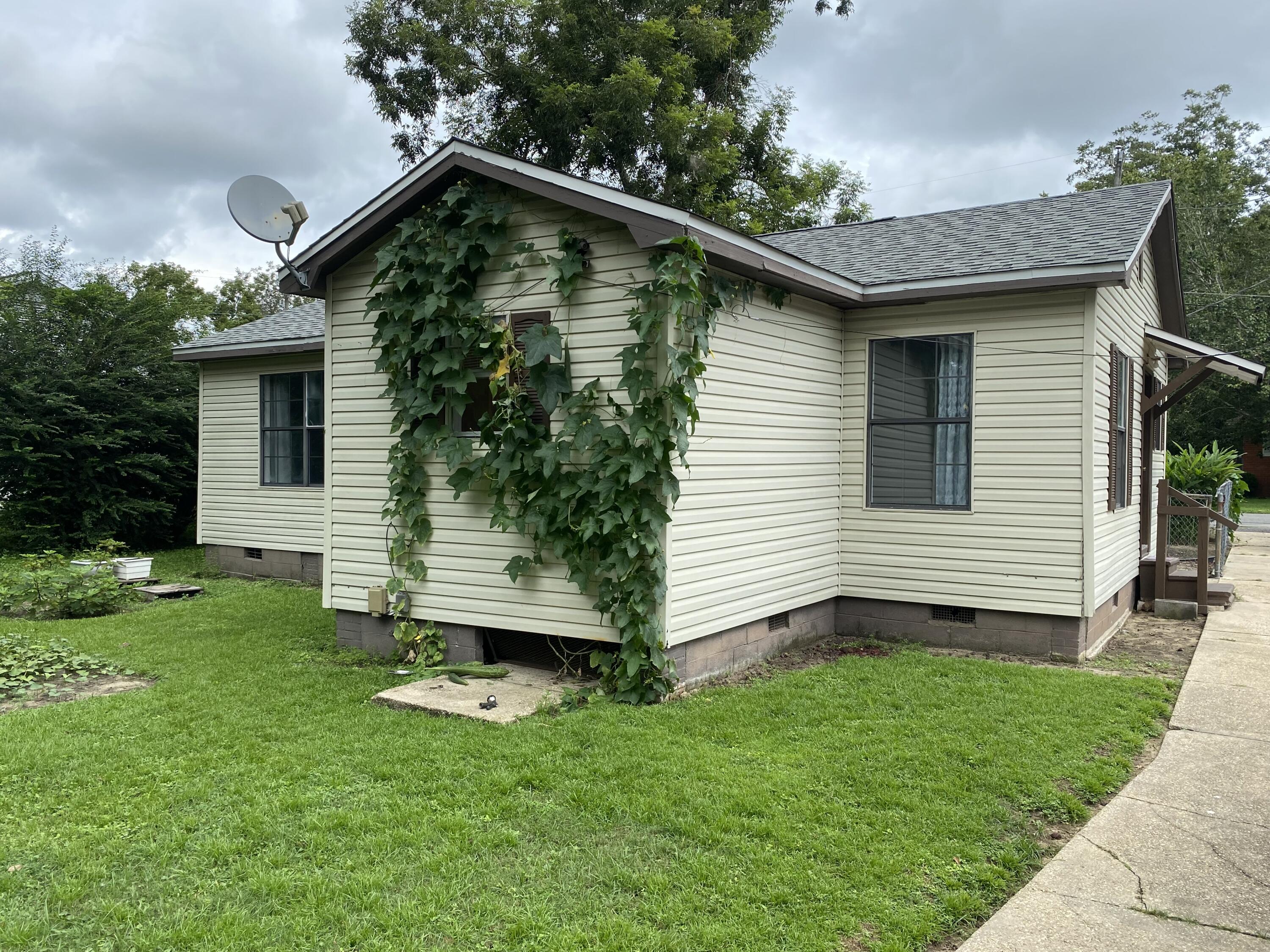 NO RECORDED SUBDIVISION - Residential