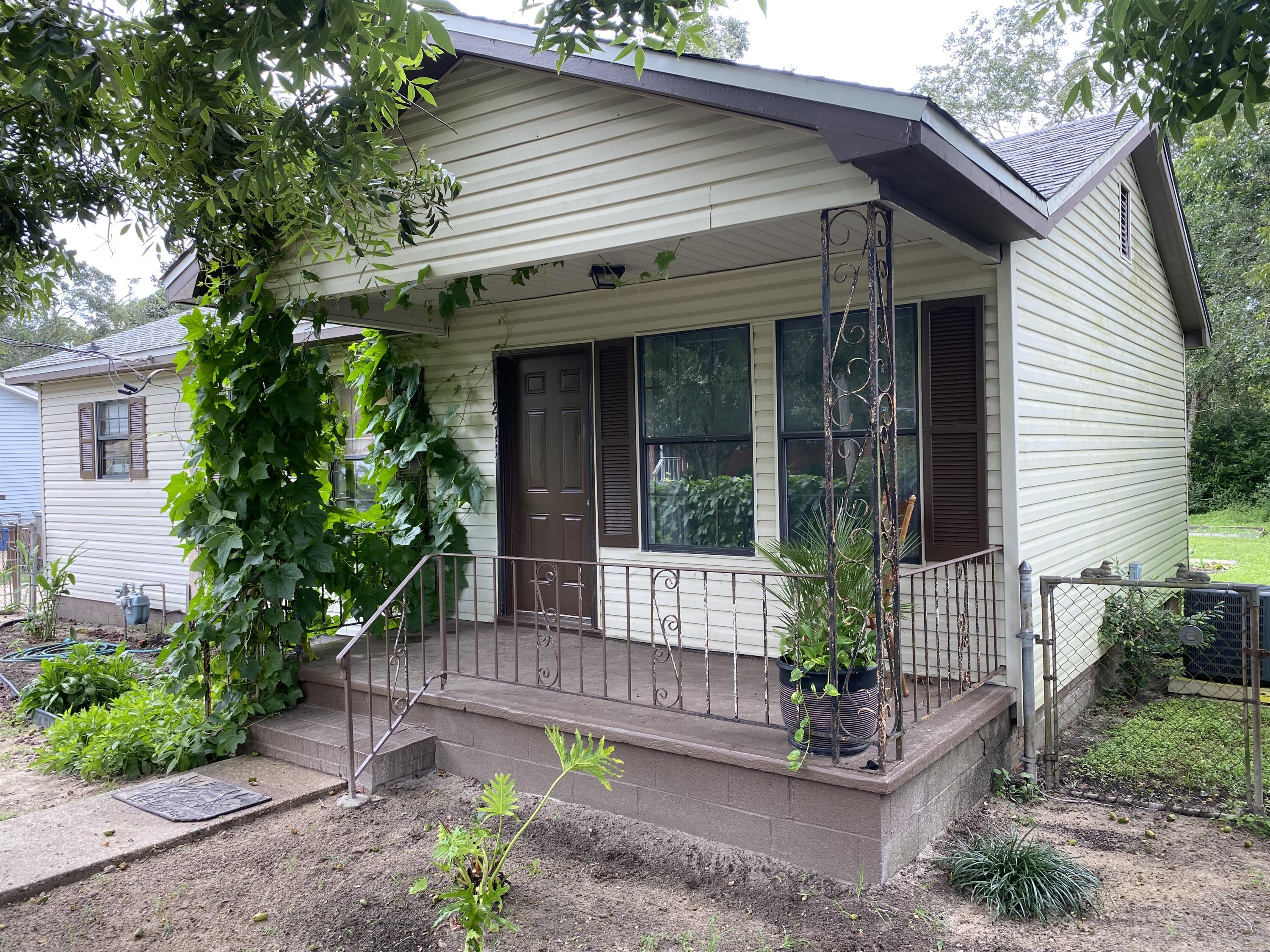 NO RECORDED SUBDIVISION - Residential