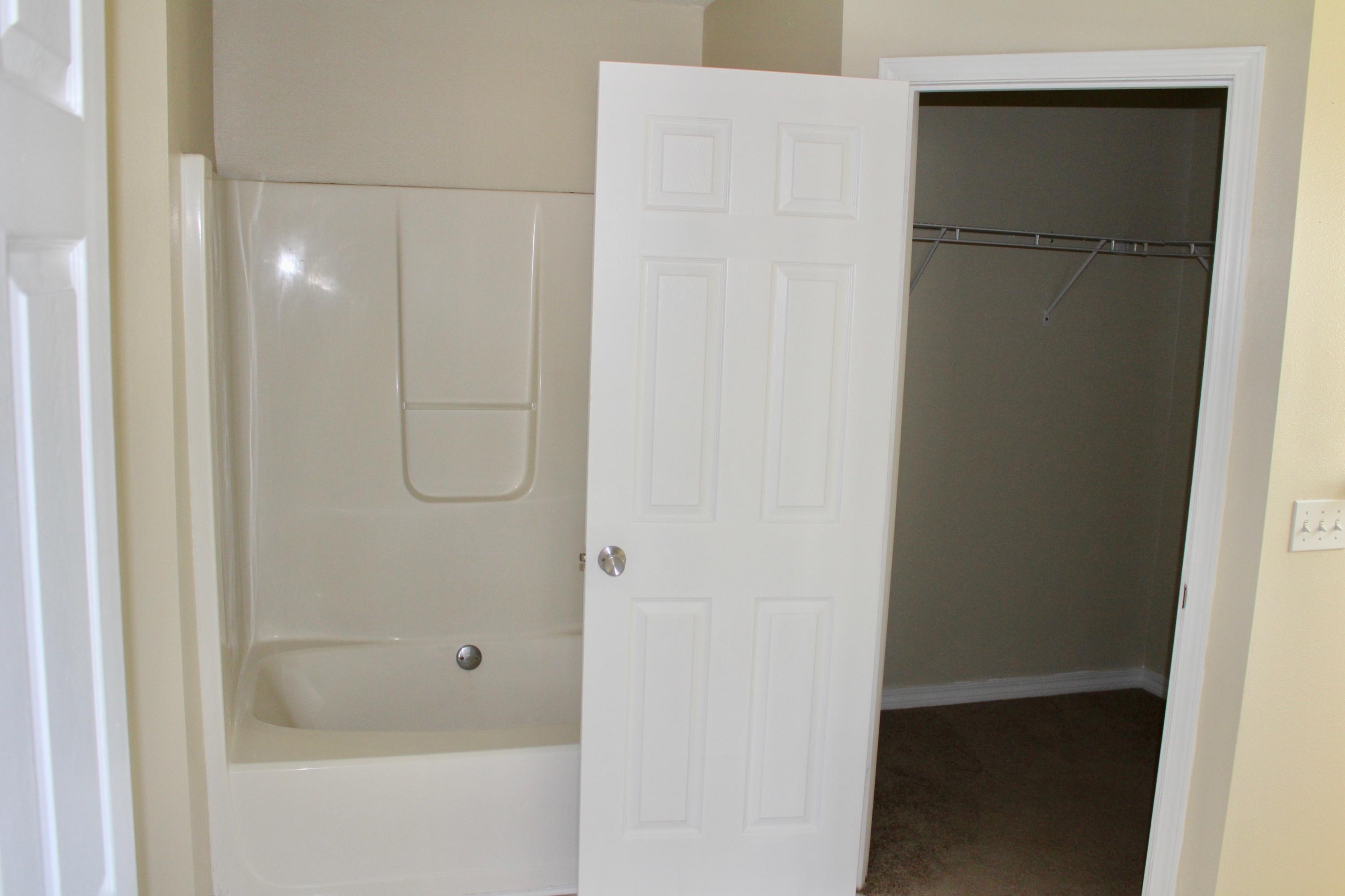 COUNTRYVIEW ESTATES 10TH ADDN - Residential